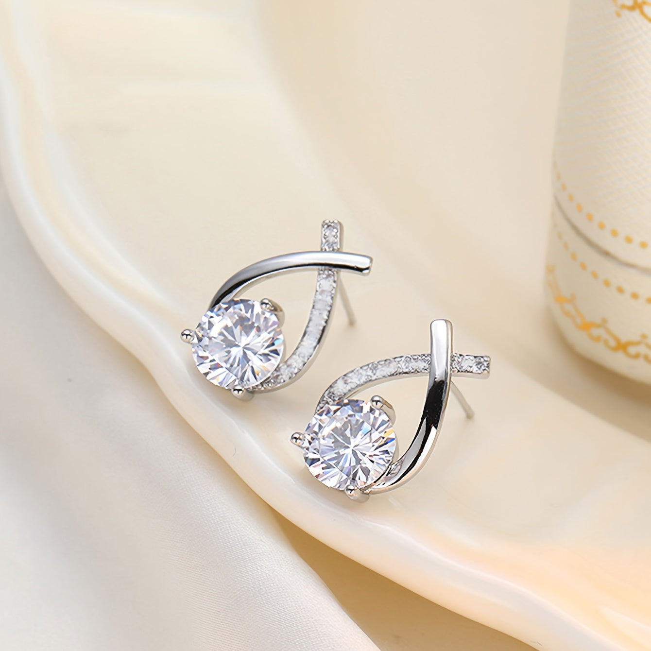 Women's Vintage Alloy Stud Earrings Rhinestone Cross for Daily and Party