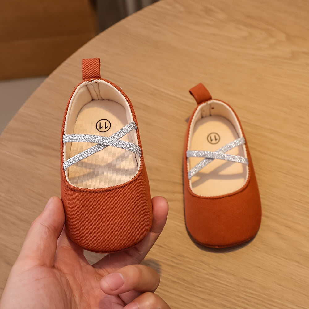Блестящие слипоны для малышей с мягкой подошвой, нескользящие для комфортной ходьбы весной/осенью.