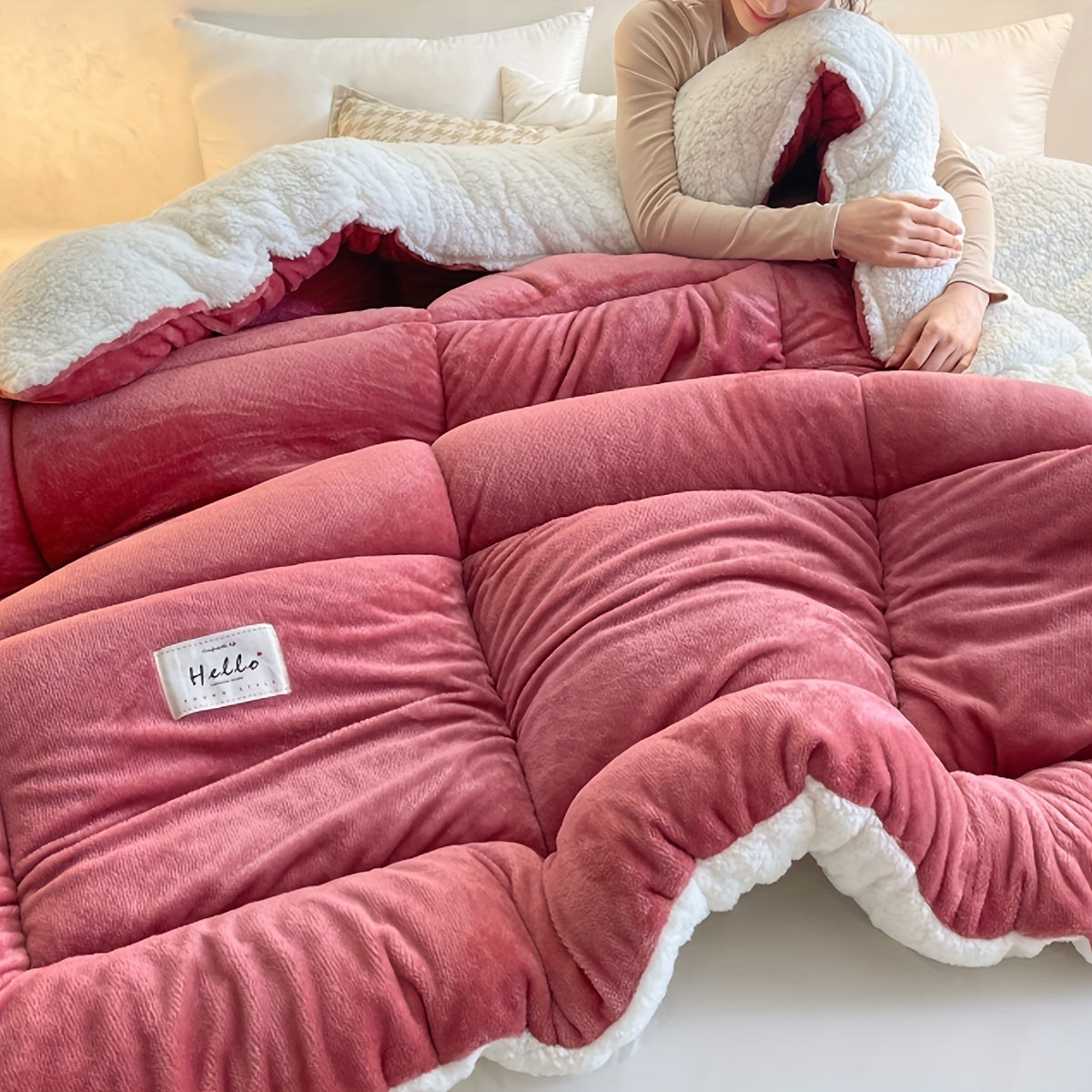 All-Season Velvet Comforter Insert with Quilted Breathable Polyester for Autumn and Winter