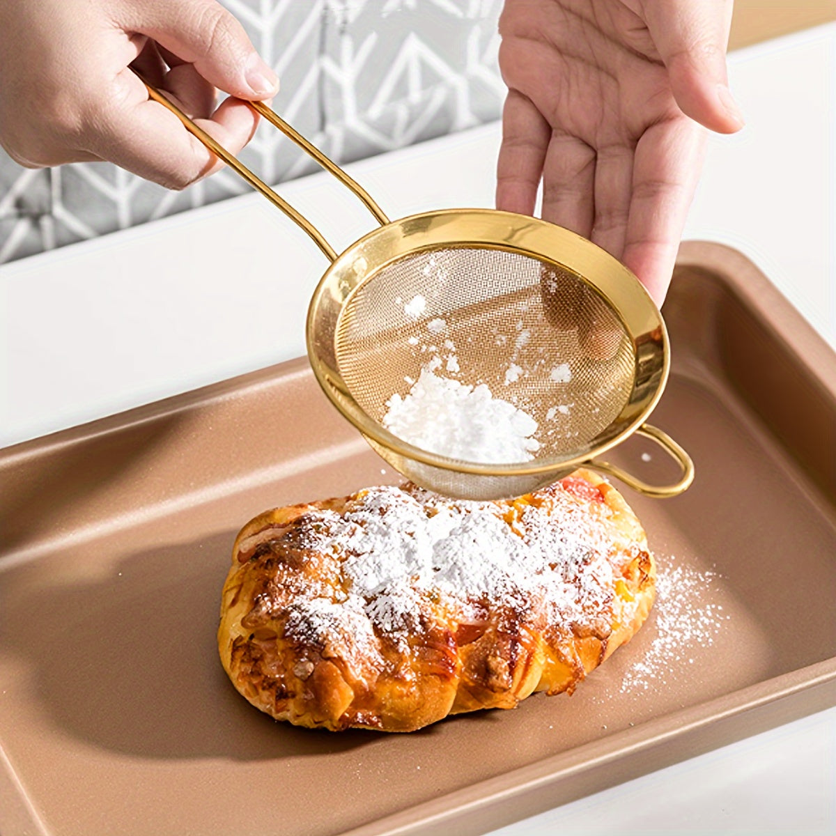 Handheld Flour Sifter Stainless Steel Fine Mesh Strainer for Baking and Cooking