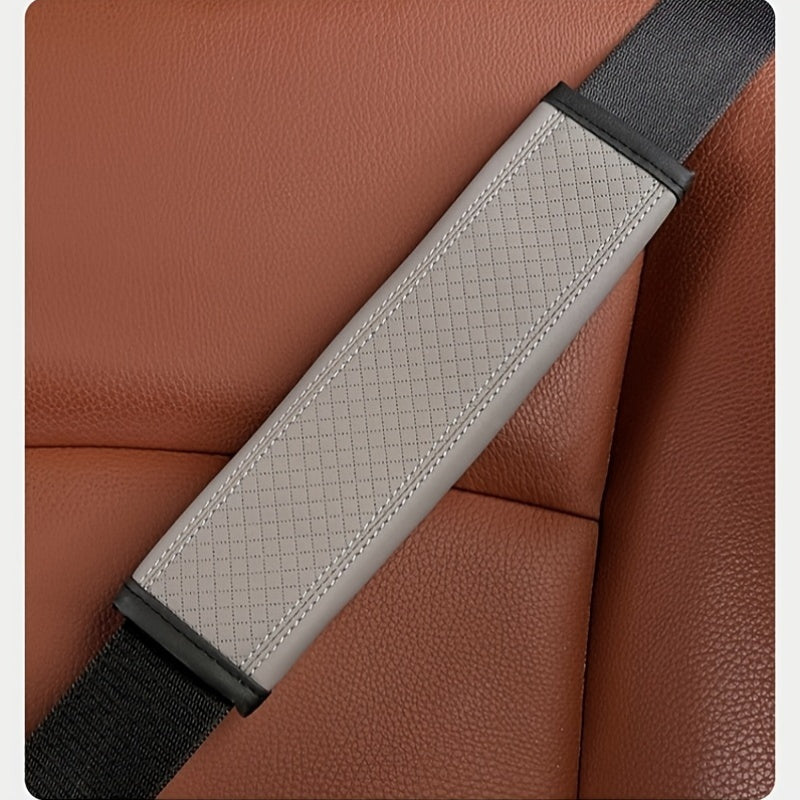 Universal PU teri avtomobil o'rindiq kamarining qopqog'i, tekislangan naqsh, qulaylik va xavfsizlik