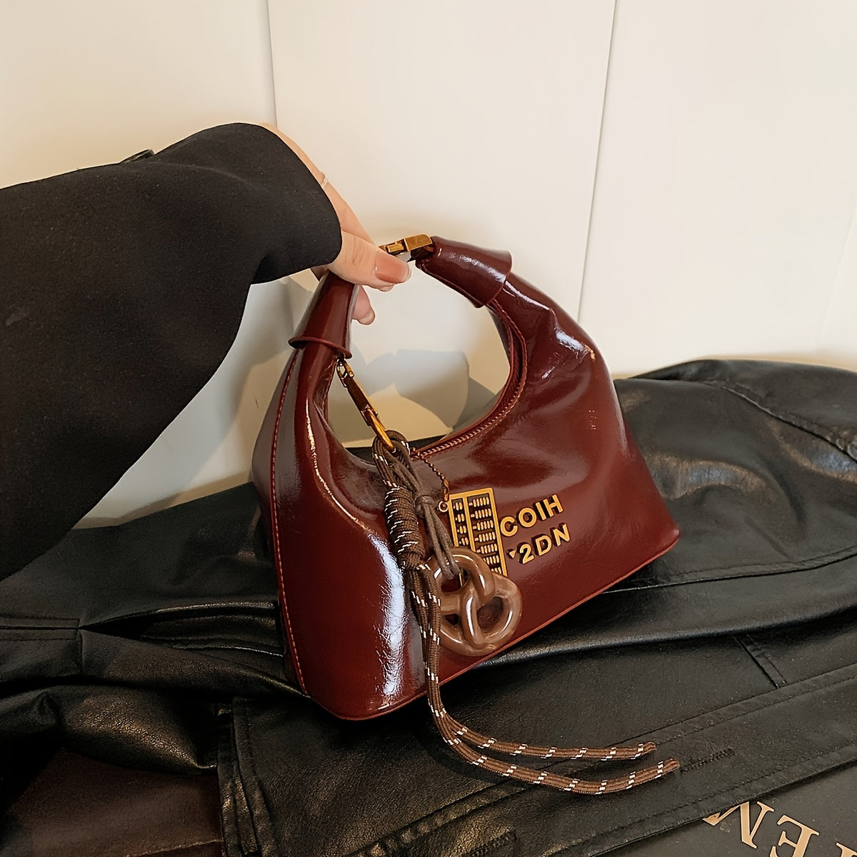 Retro Style Crossbody Bag for Women with Glitter Accents Zipper Closure Detachable Strap in Red and Black