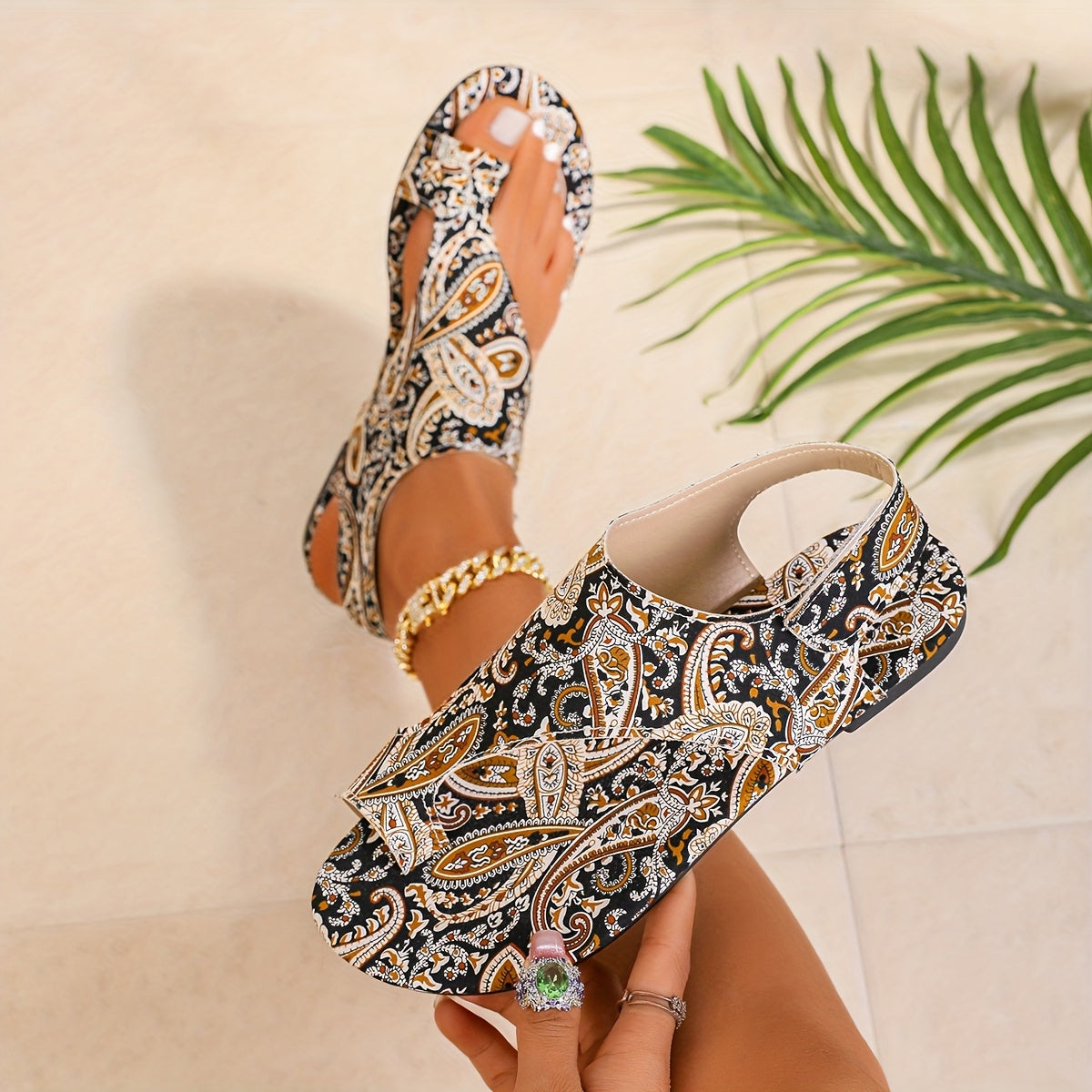 Women Bohemian Sunflower Print Flip Flops Flat Sandals with Adjustable Closure