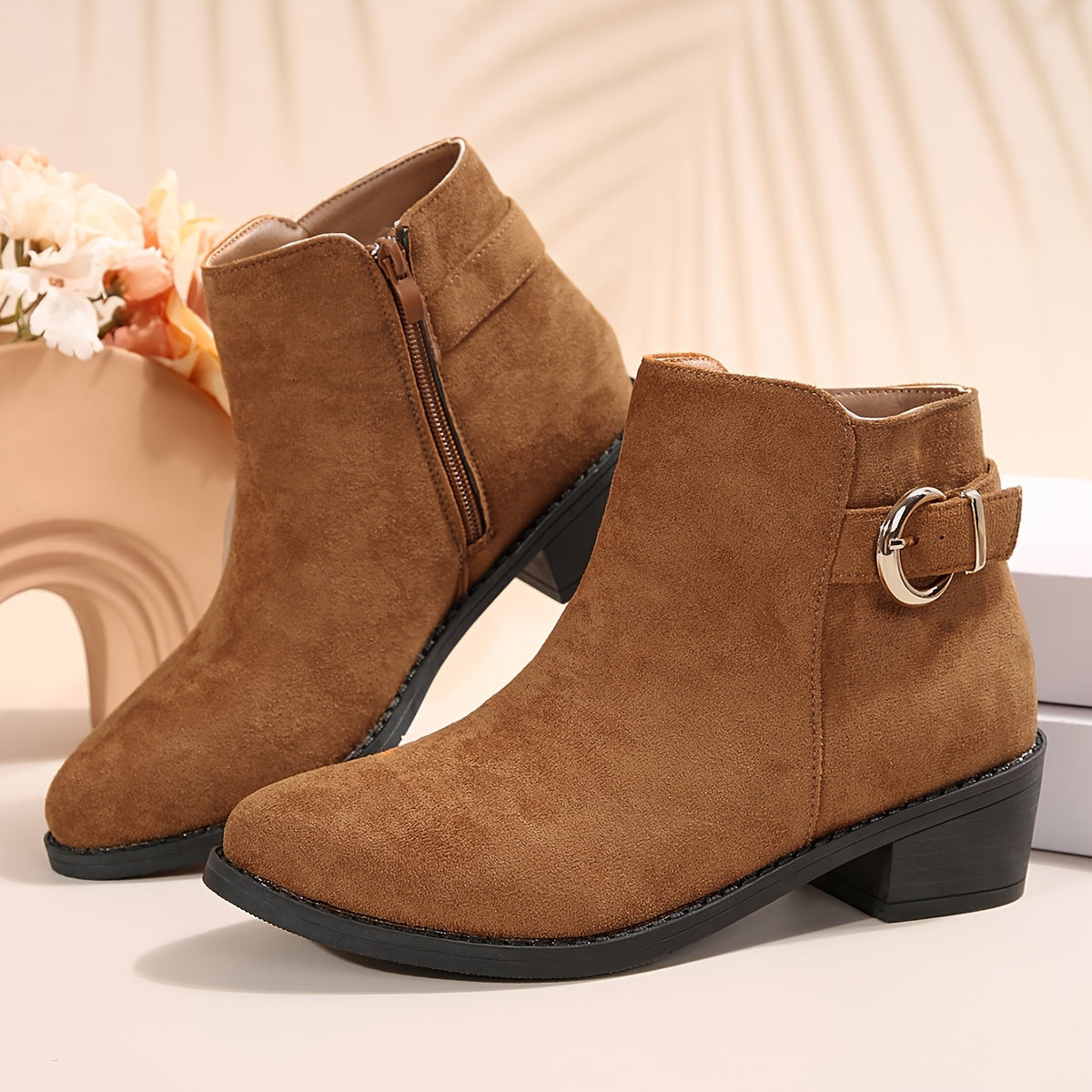 Женские коричневые ботинки из вельвета на щиколотке с массивным каблуком и боковой молнией