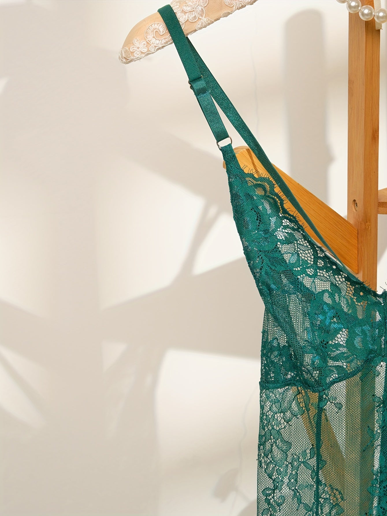 Conjunto de vestido largo maxi con recortes semitranslúcidos y vestido de noche tanga