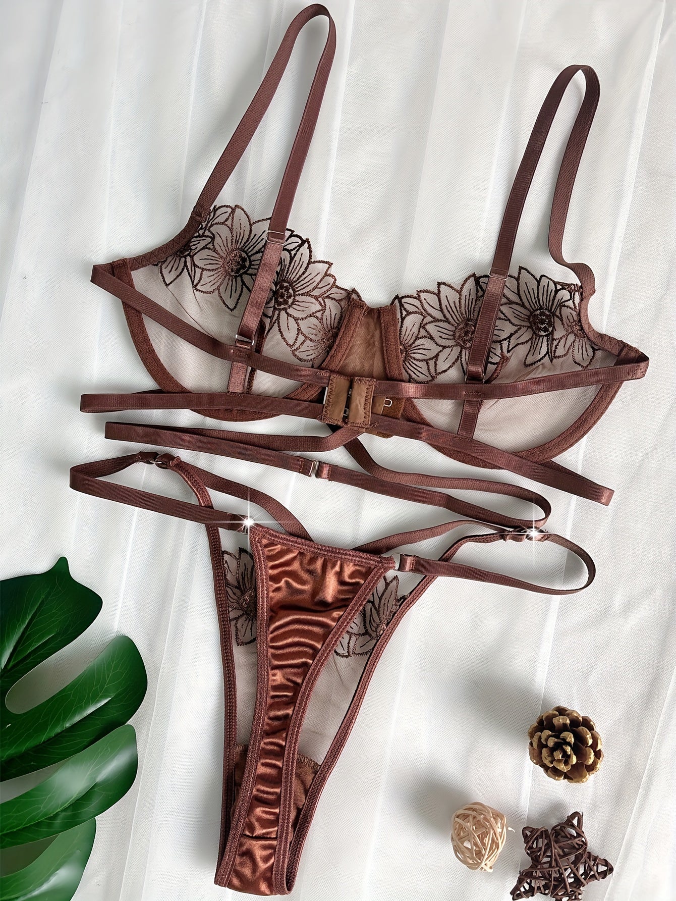 Conjunto de lencería con bordado floral, sujetador de malla y bragas para mujer