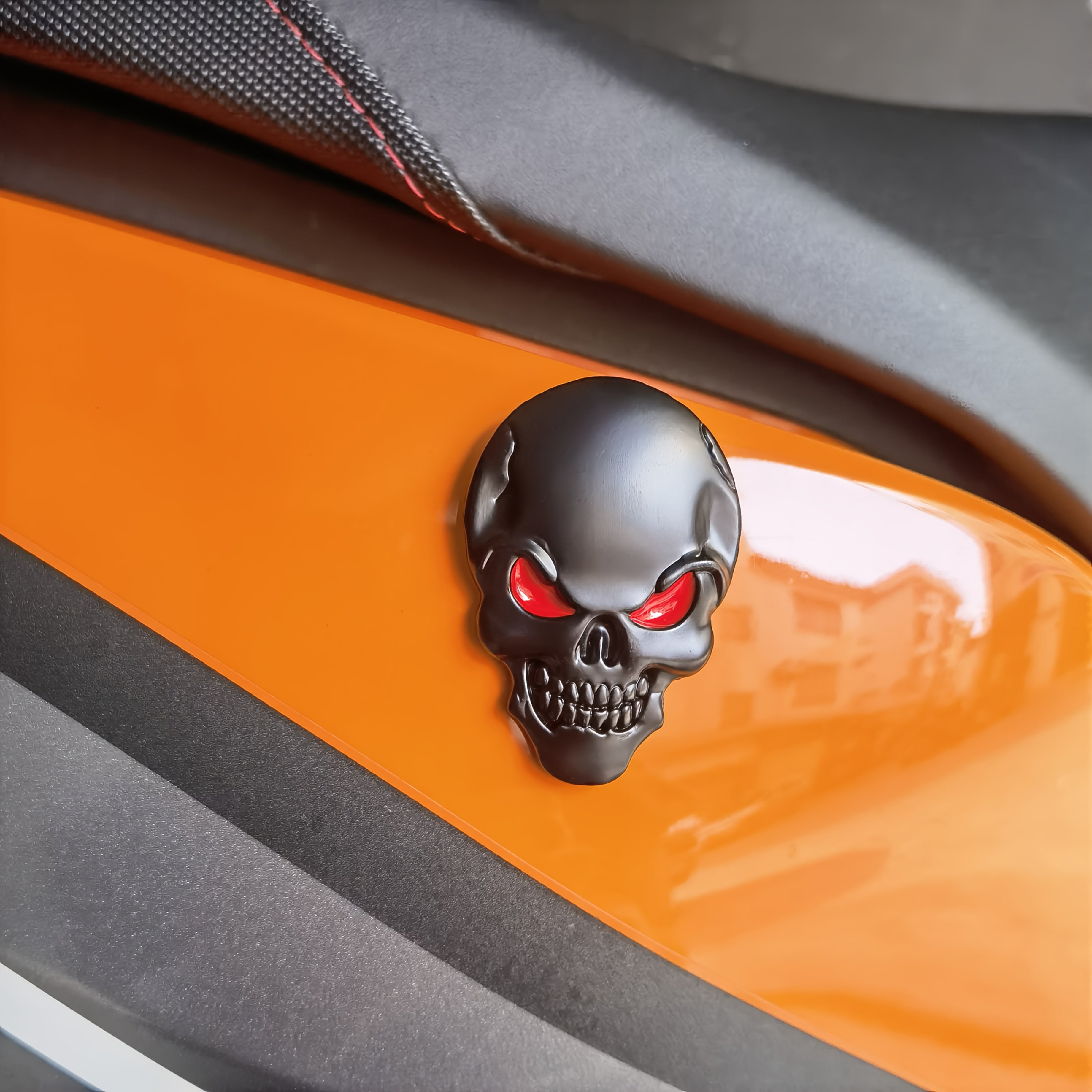 Emblema de coche calavera gótica de metal negro con ojos rojos, calcomanía duradera
