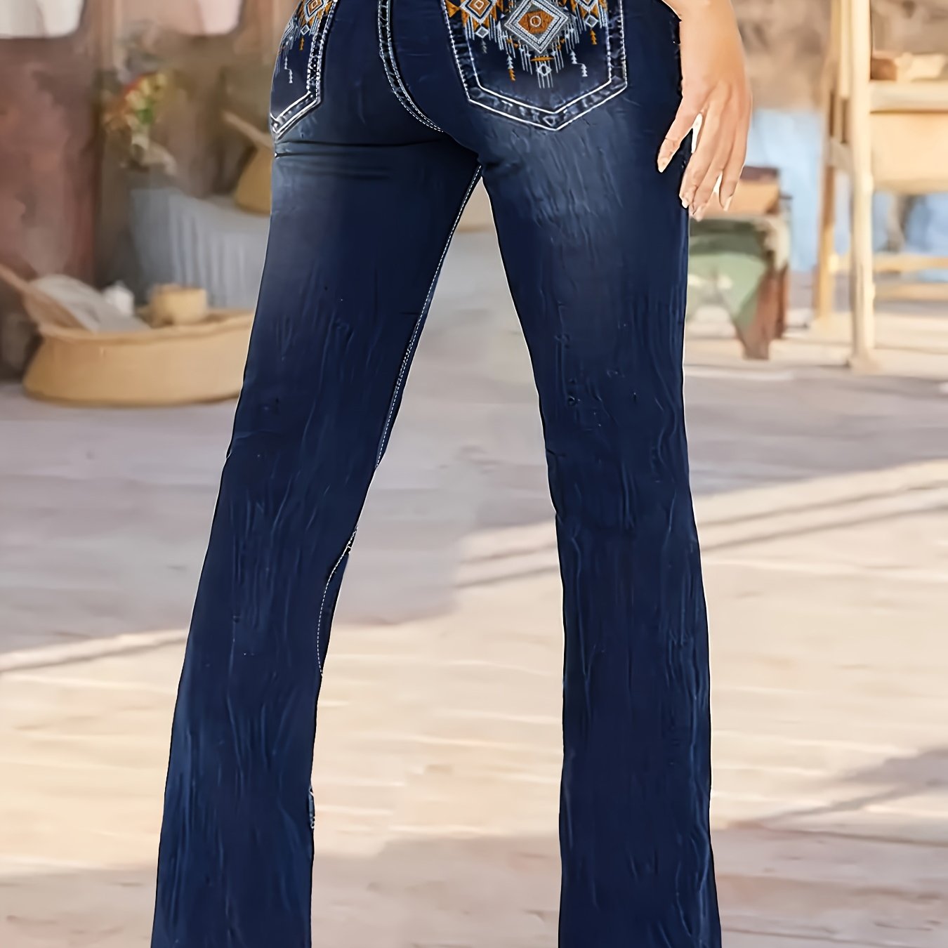 Plus o'lchamli qorong'i vintage geometrik tikilgan jinsi shimlar, kengaytirilgan oyoqlari bilan