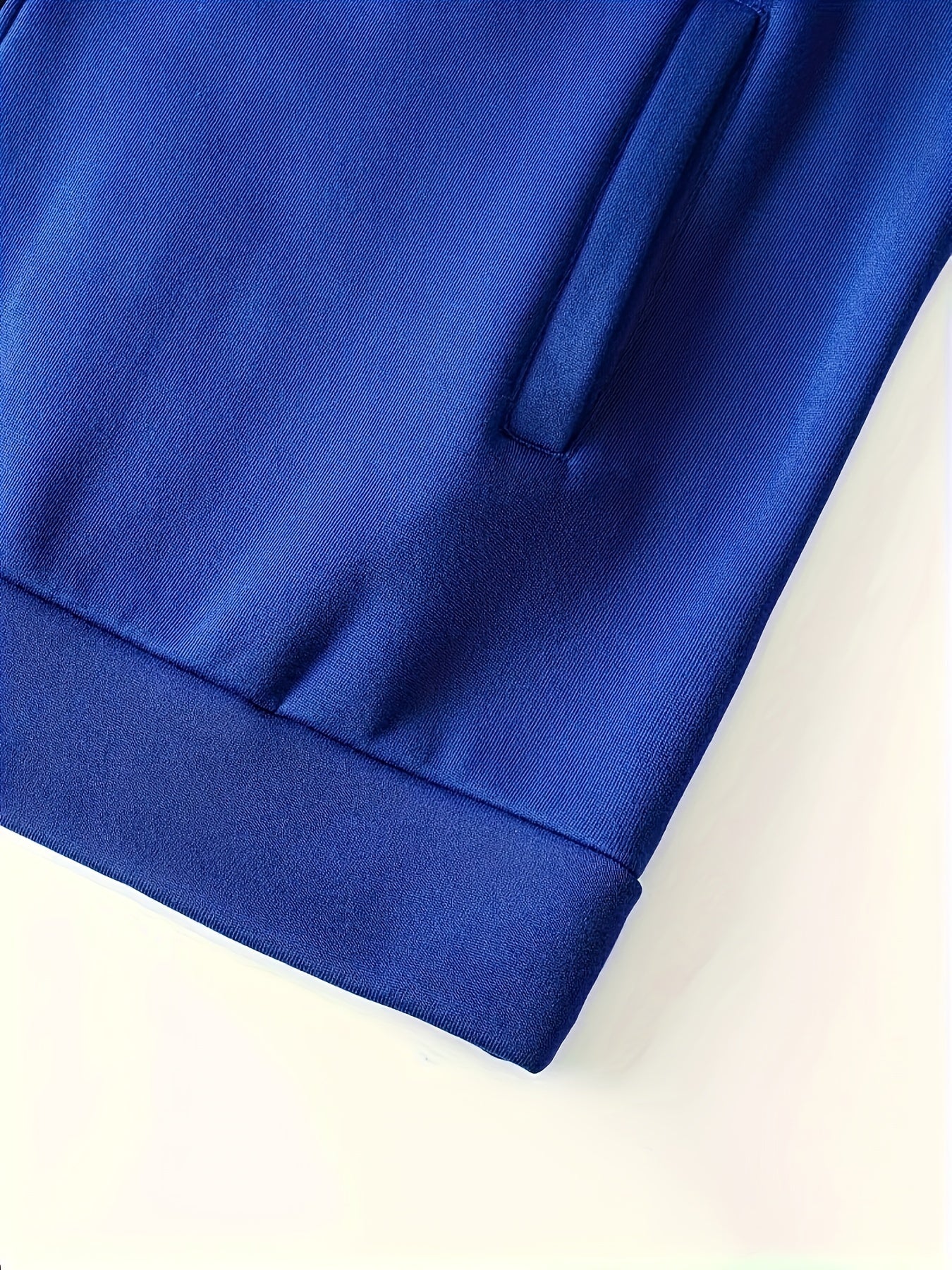 Yoz, kuz, qish uchun kontrast ranglarda erkaklar uchun plussiz kapüşonli jaket