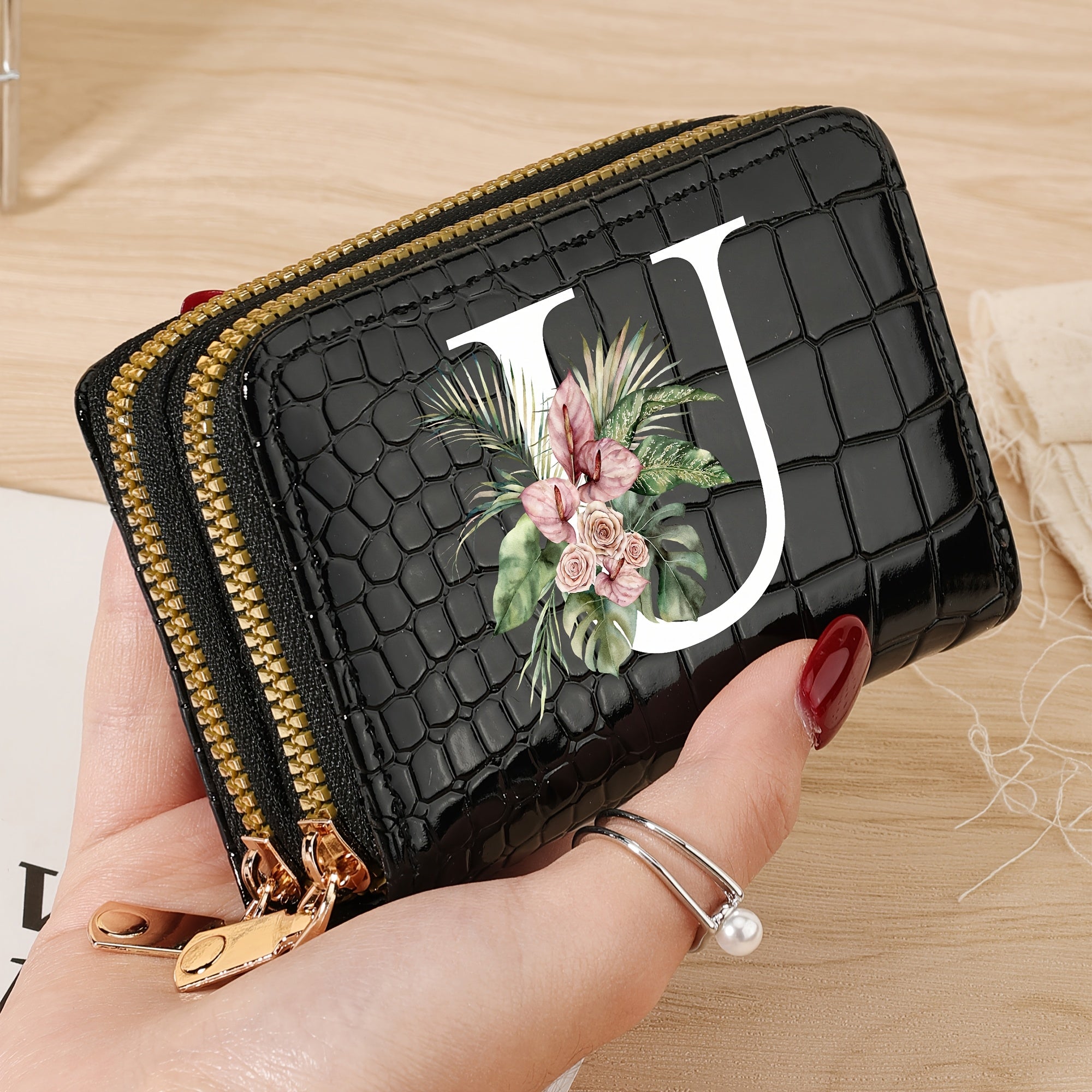 Cartera para tarjetas de crédito para mujer con estampado floral de letras, negro y blanco, gran capacidad, con cremallera y textura de cocodrilo en PU