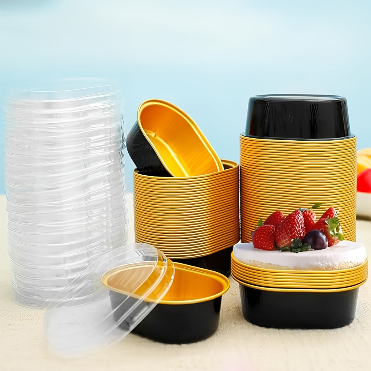 Molde de aluminio en oro y negro con tapas transparentes para mini cheesecakes y cupcakes