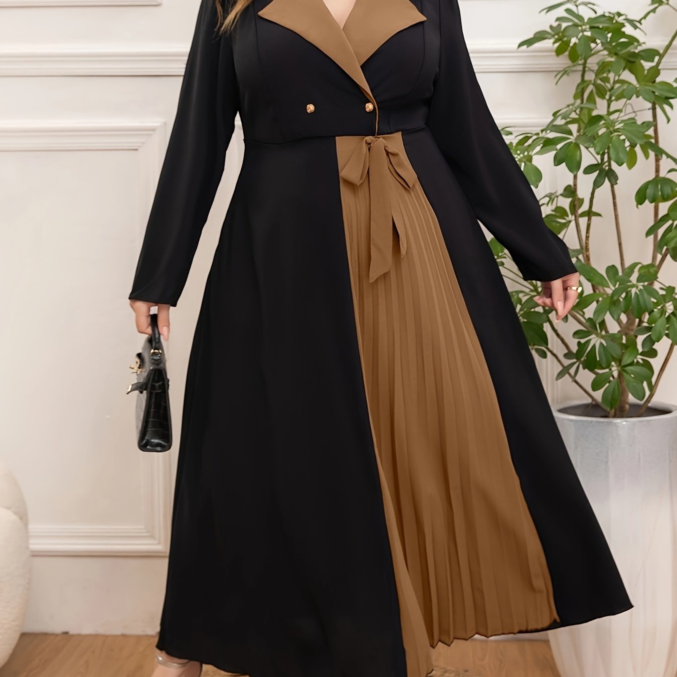 Yengil plus size V-yuqori tunika ko'ylagi, mustahkam rangda, ozgina cho'zilishga ega, barcha fasllar uchun ideal. 100% polyester to'qilgan matodan tayyorlangan.