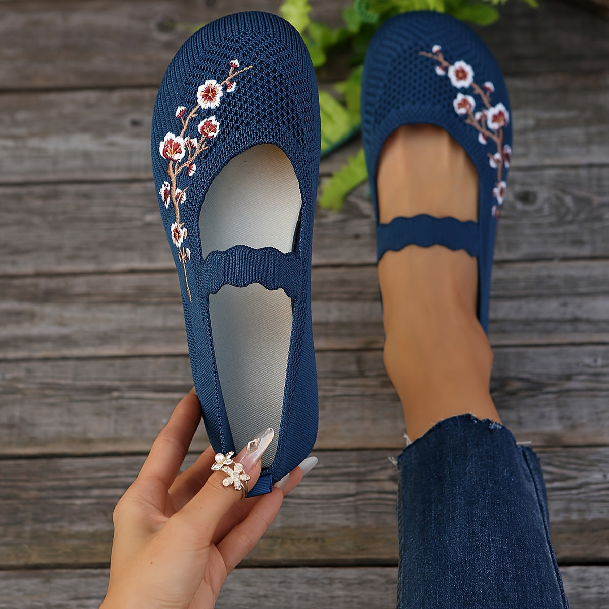 Women Floral Embroidered Slip-On Flats Breathable Fabric All-Season Black Pink White