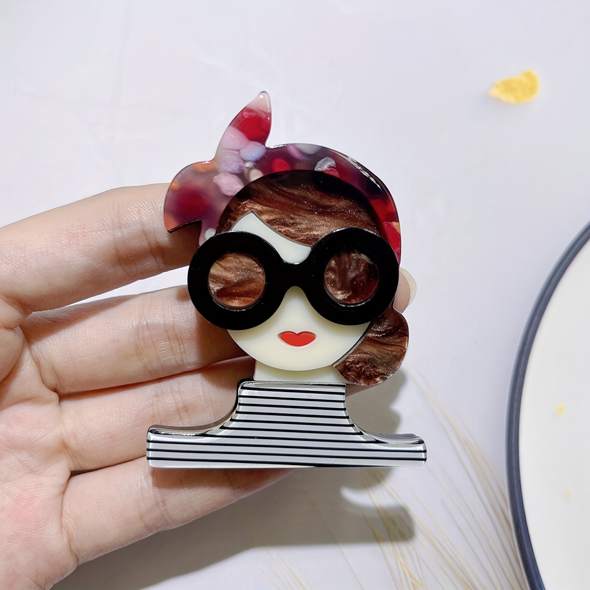 "Moda Ayol Shakli Badji Multfilm Akril Badji Shlyapalar, Ruksaklar, Kurtkalar, Ko'ylaklar, Sumkalar va Kiyimlar uchun Bezak Aksessuar sifatida"