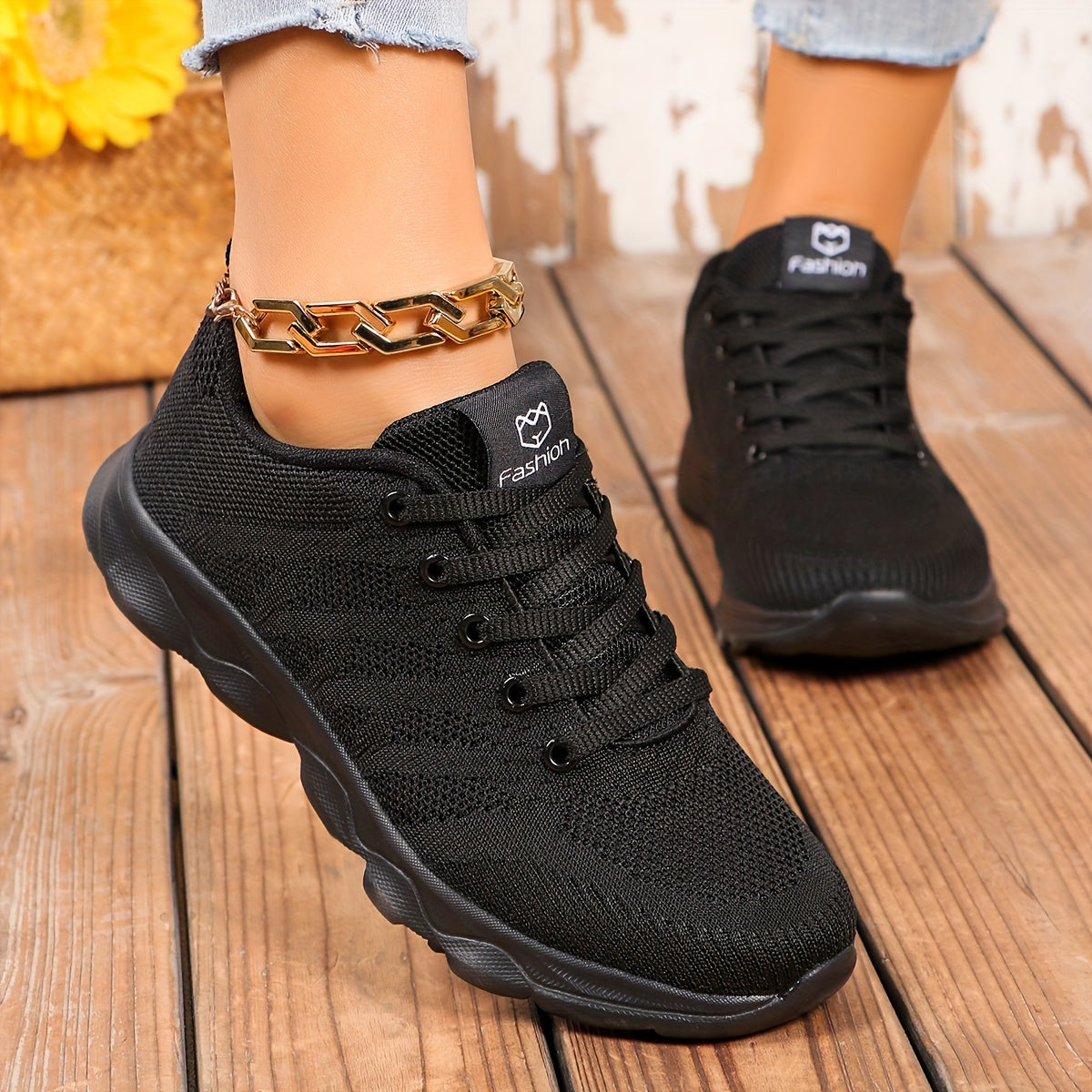 Women's Lightweight Knit Sneakers Non-Slip Breathable Lace-Up Low Tops