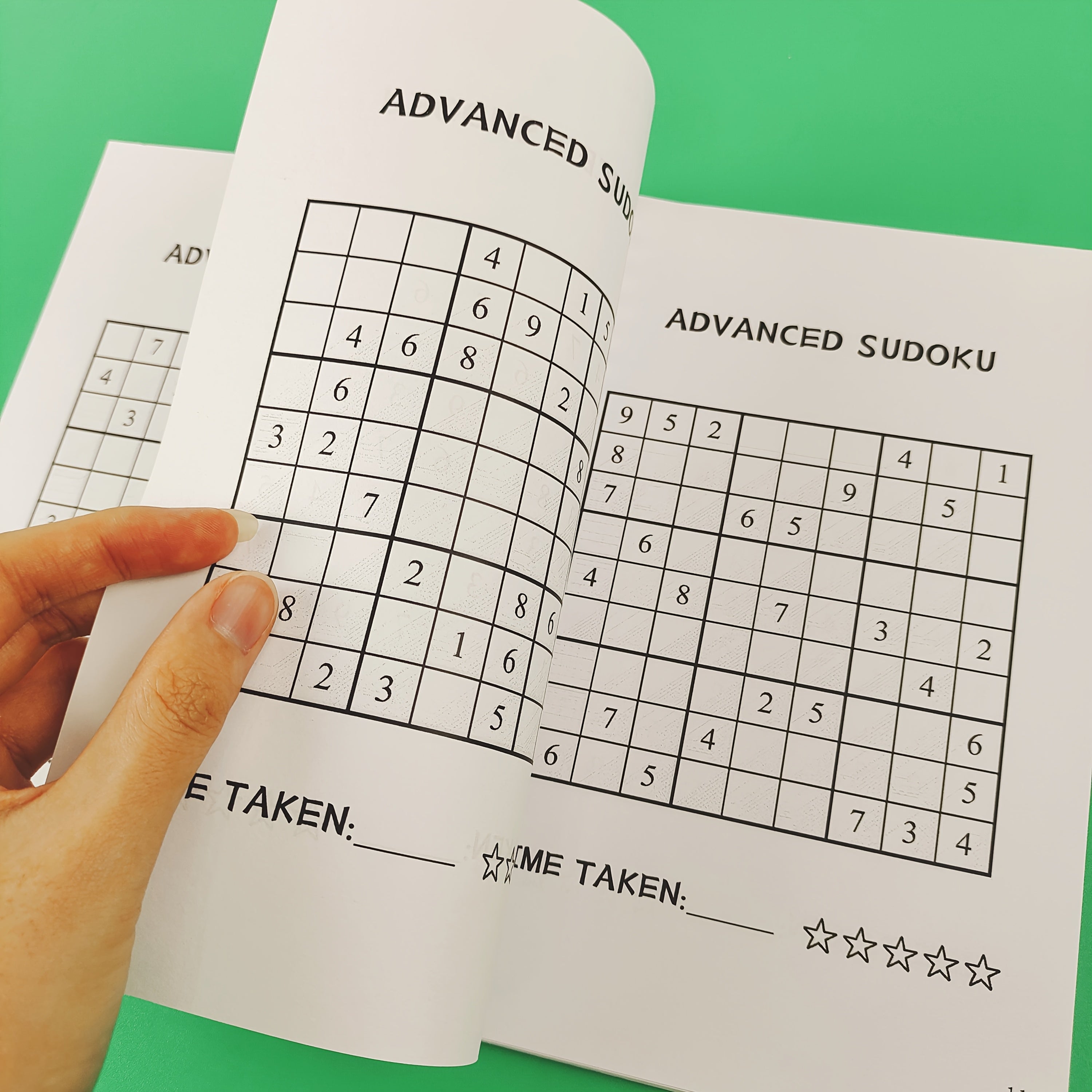 2024 Advanced Sudoku Puzzle Book for Beginners English Language Focus Problem-Solving Skills