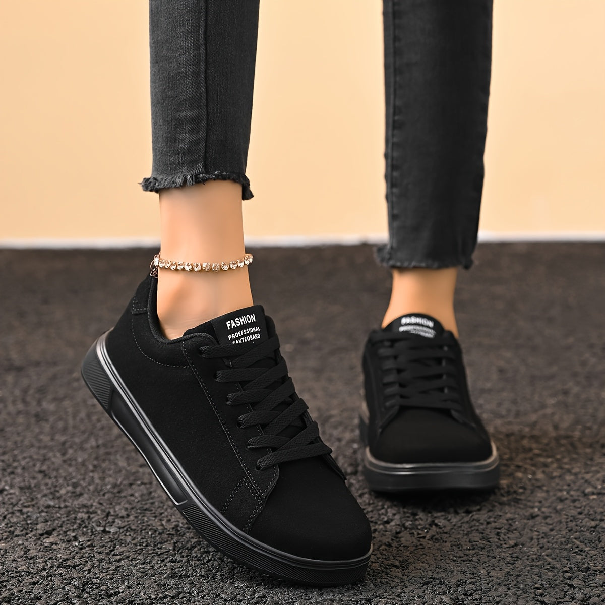 Women's Lightweight Casual Sneakers with Lace-Up Closure Black All-Season Shoes