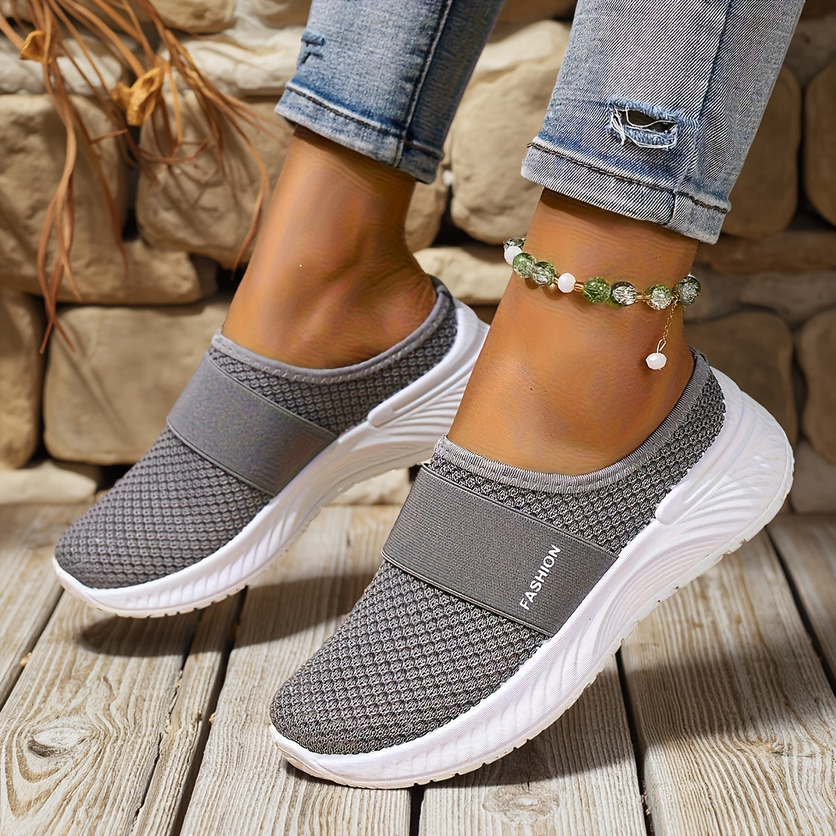 Ayollar uchun kundalik slip-on sport poyabzali, nafas oluvchi tarmoq, bej va oq, yozgi poyabzal