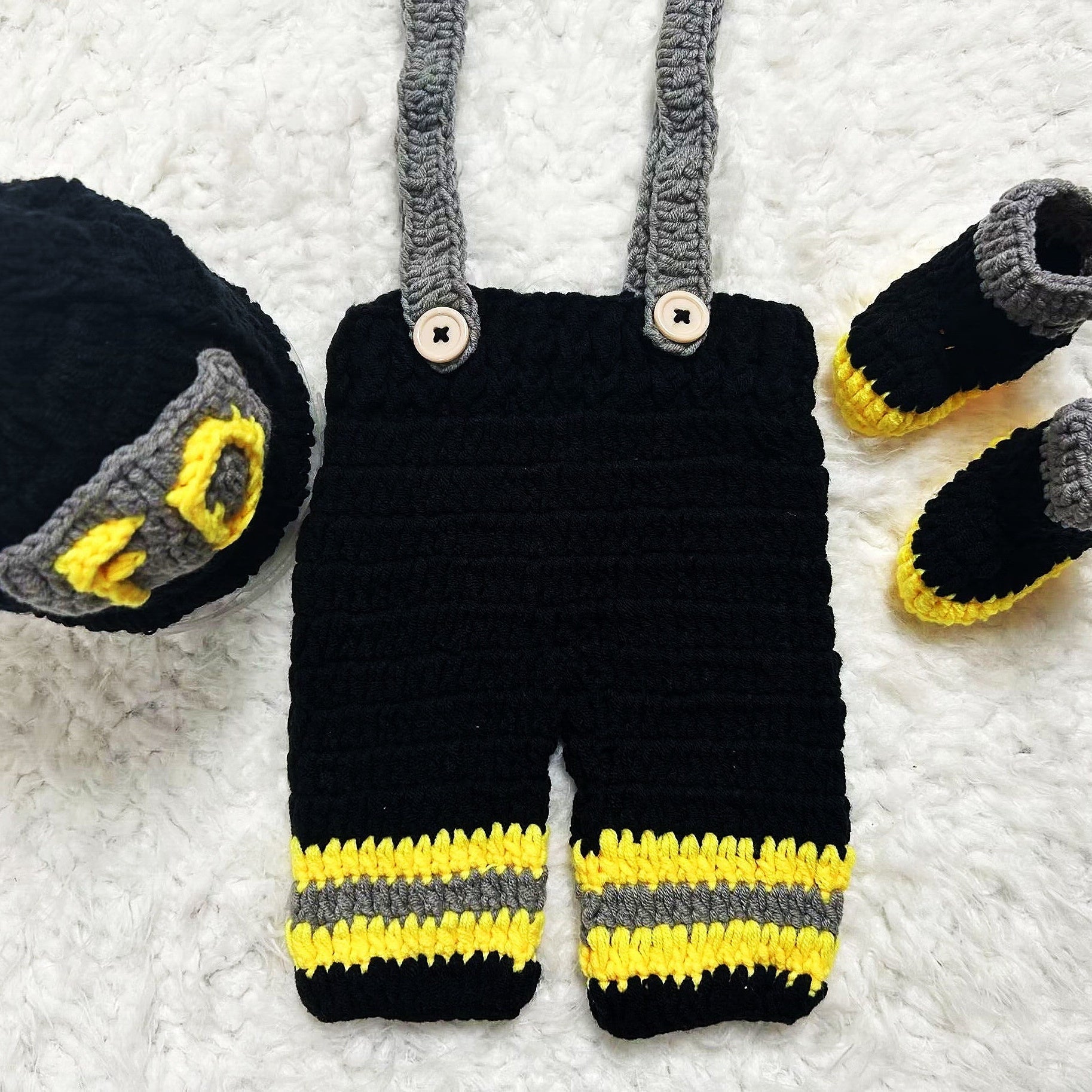 Set of 3 Baby Photography Props Crochet Yarn Hat Overalls and Boots for Newborns