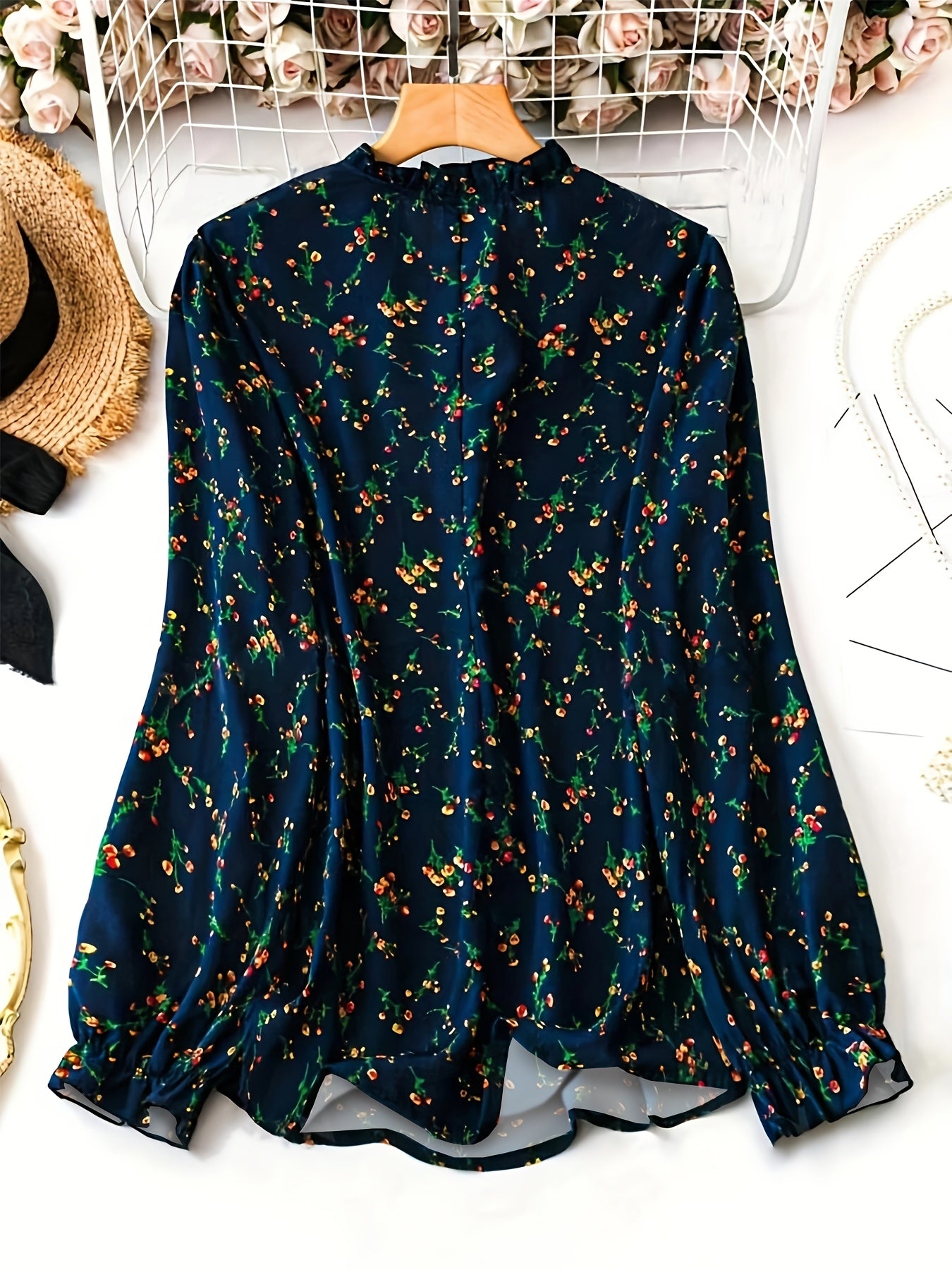 Gul naqshli uzun yengli bluzka, bahor uchun ideal, katta o'lchamda