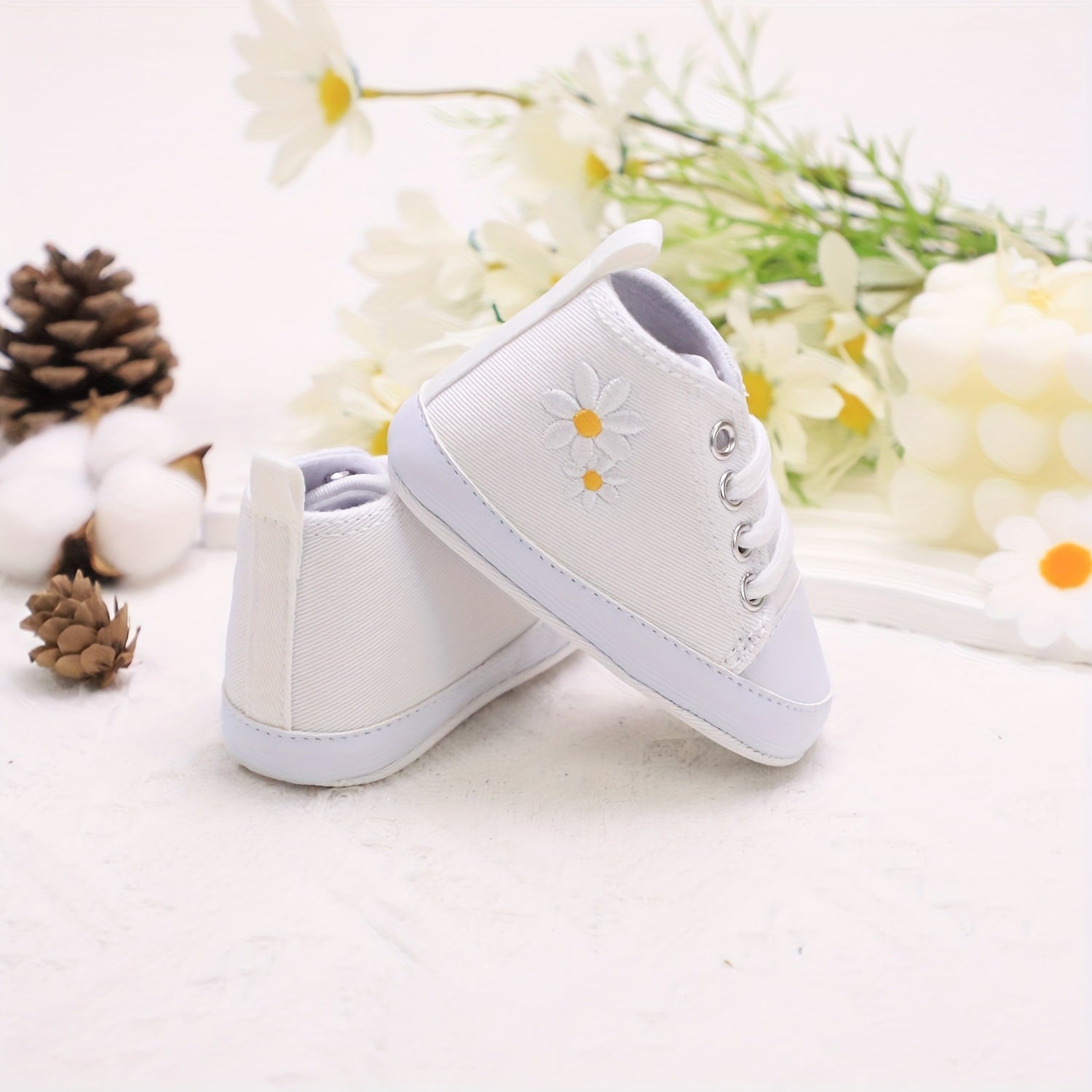 Детские девочки Вышитые кроссовки с ромашками Легкие нескользящие обувь из холста для всех сезонов
