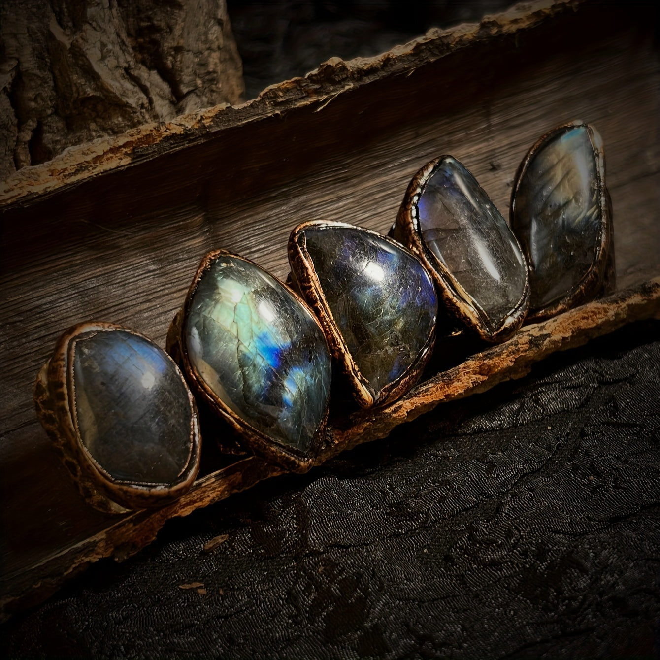 Uniseks vintage uzuk nozik joylangan tabiiy toshlar bilan noyob dizayn