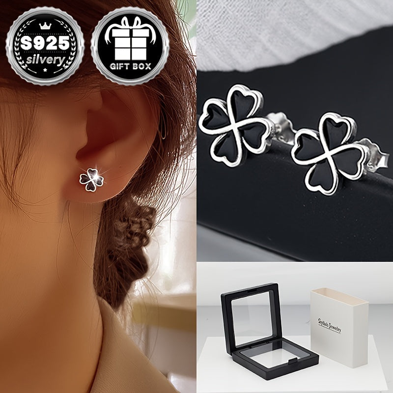 925 Sterling Silver dan tayyorlangan, oddiy lekin romantik dizaynga ega bo'lgan vaqt o'tmas Four-Leaf Clover sirg'alarining to'plami. Ular Sevgi kuni, Ona kuni yoki maxsus tadbirlar uchun sovg'a qilish uchun ideal, har qanday mavsum uchun mos. Keltirilgan