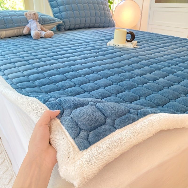 1 dona sutli velur matras, 4 burchakda elastik tasmalari bilan, yumshoq va mashinada yuvish mumkin. Yotoqxona, divan yoki mehmon xona uchun mos.