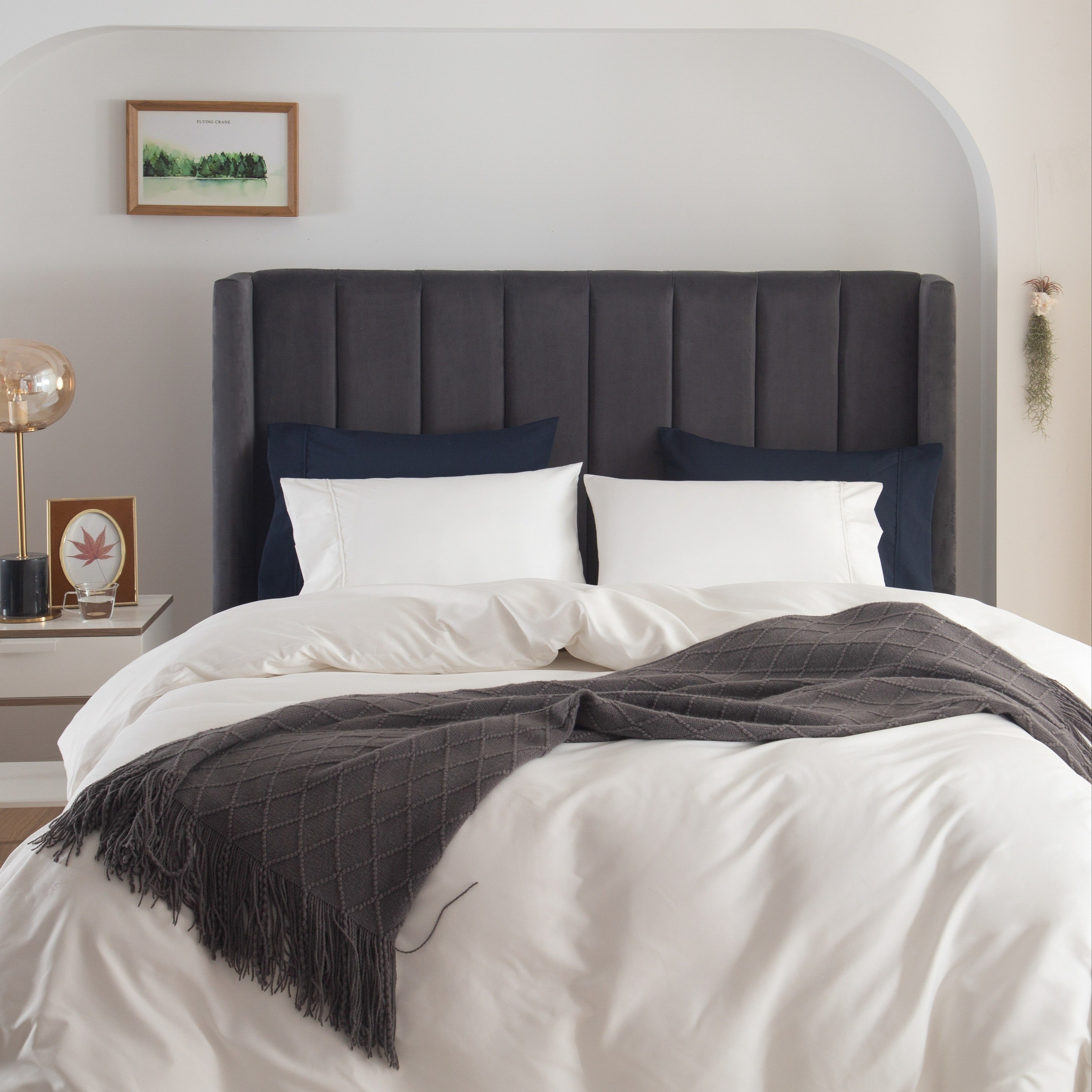 Set of Two Brushed Polyester Pillowcases Solid Color Breathable Envelope Closure