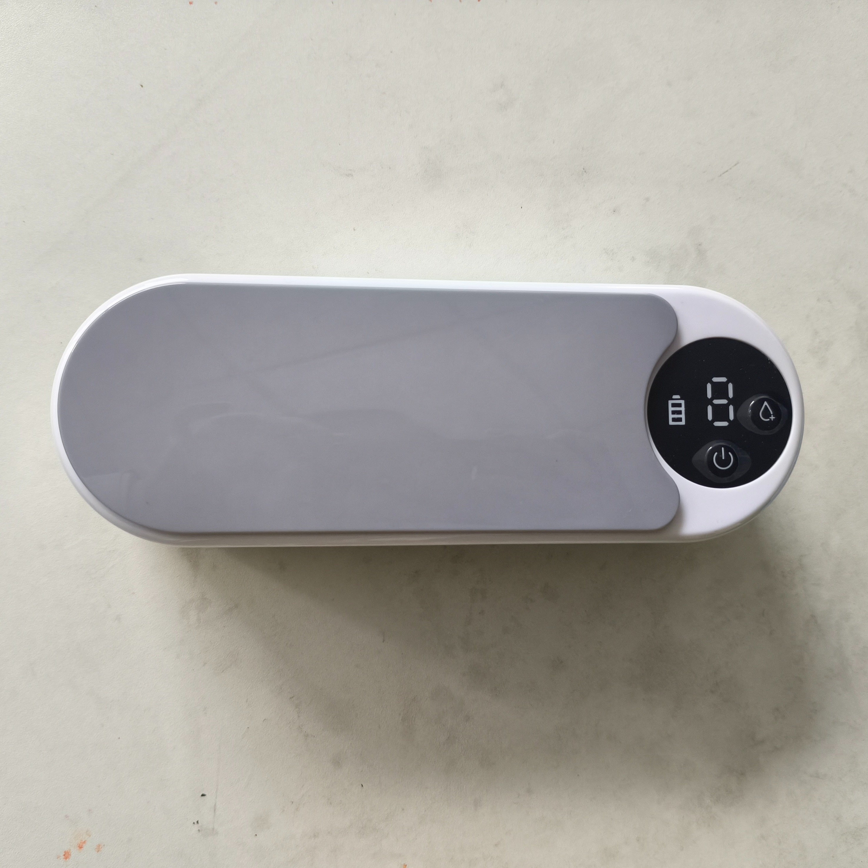 Portativ, qayta zaryadlanadigan batareya USB tozalash qurilmasi, zargarlik buyumlari, ko'zoynaklar, soatlar va boshqalar uchun uyda foydalanish uchun qulay yuqori chastotali tebranishlar bilan.