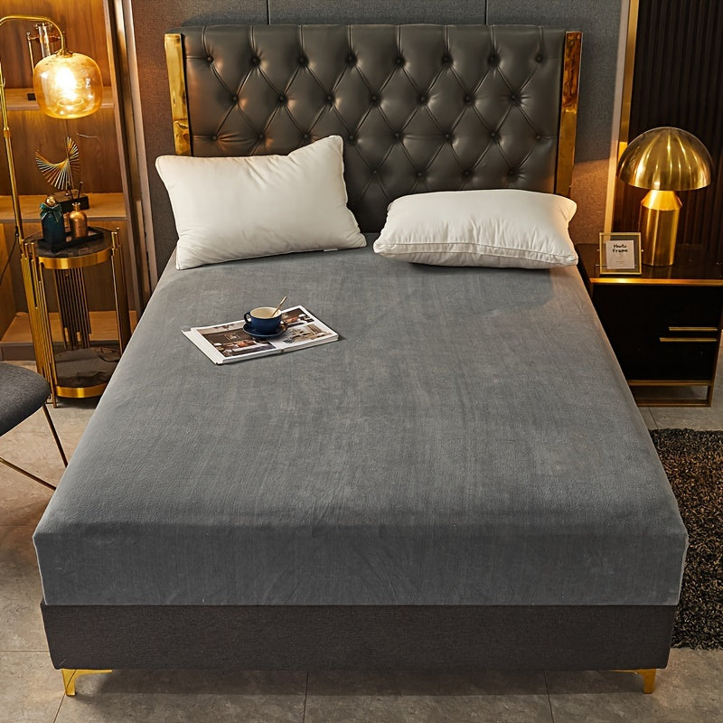 Ultrafine Fiber Mattress Cover in Warm Fleece Flannel for Double and Single Beds