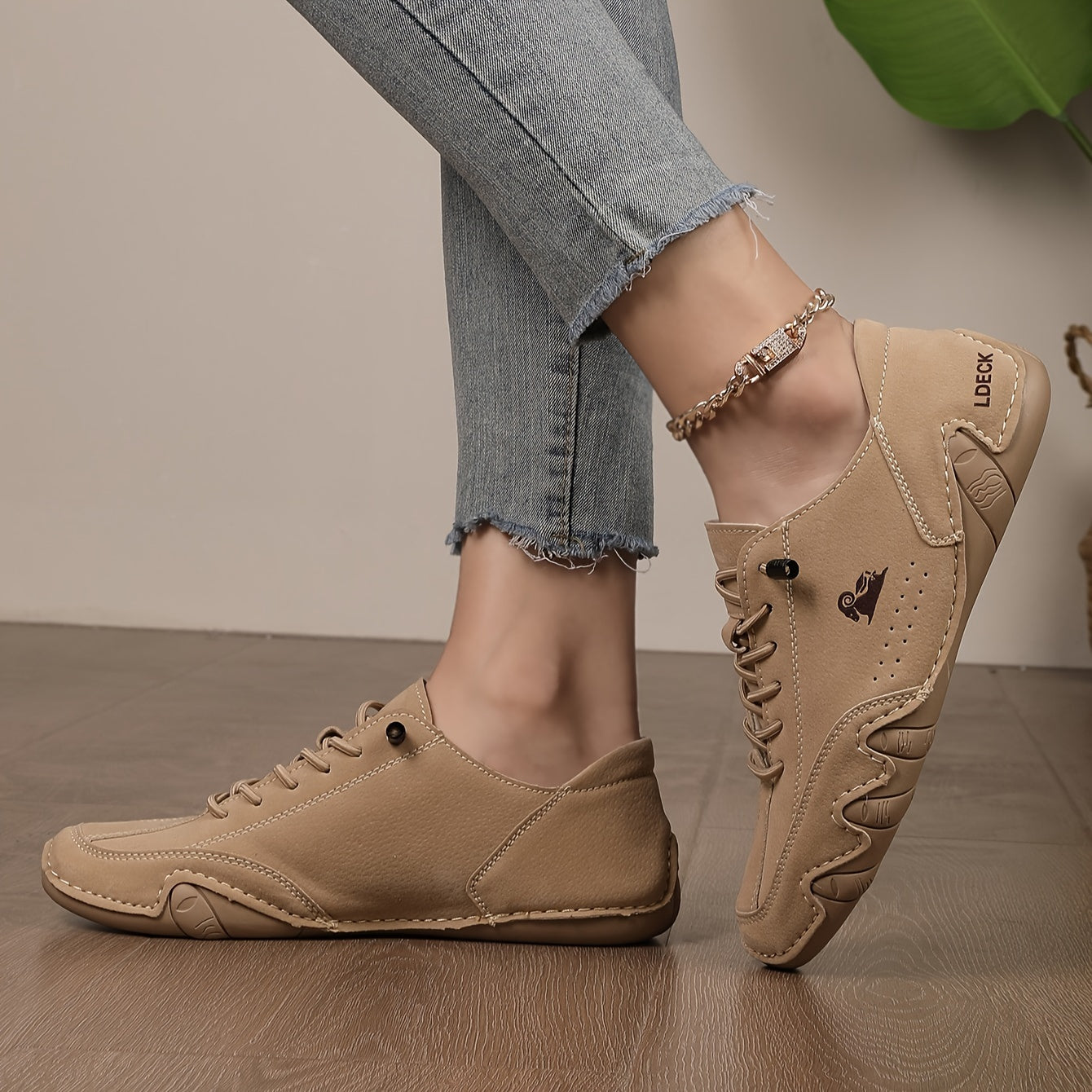 Women's Solid Color Lace Up Sneakers Lightweight Breathable Comfort Shoes