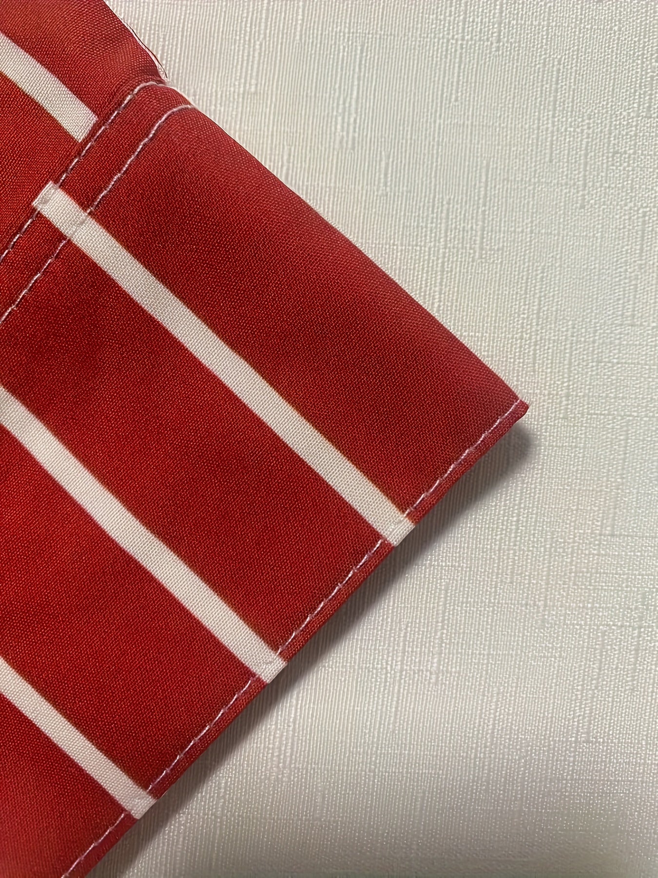 Chiziqli printli katta o'lchamdagi erkaklar ko'ylagi turli holatlar uchun mos keladi