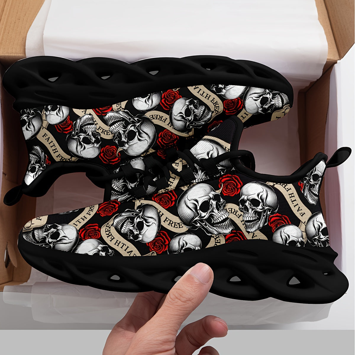 Gul va qurbongoh naqshiga ega, shoelace dizayni, sirpanmaydigan va zarbani yutuvchi taglikka ega bo'lgan kattalar o'lchamidagi erkaklar krossovkalari.