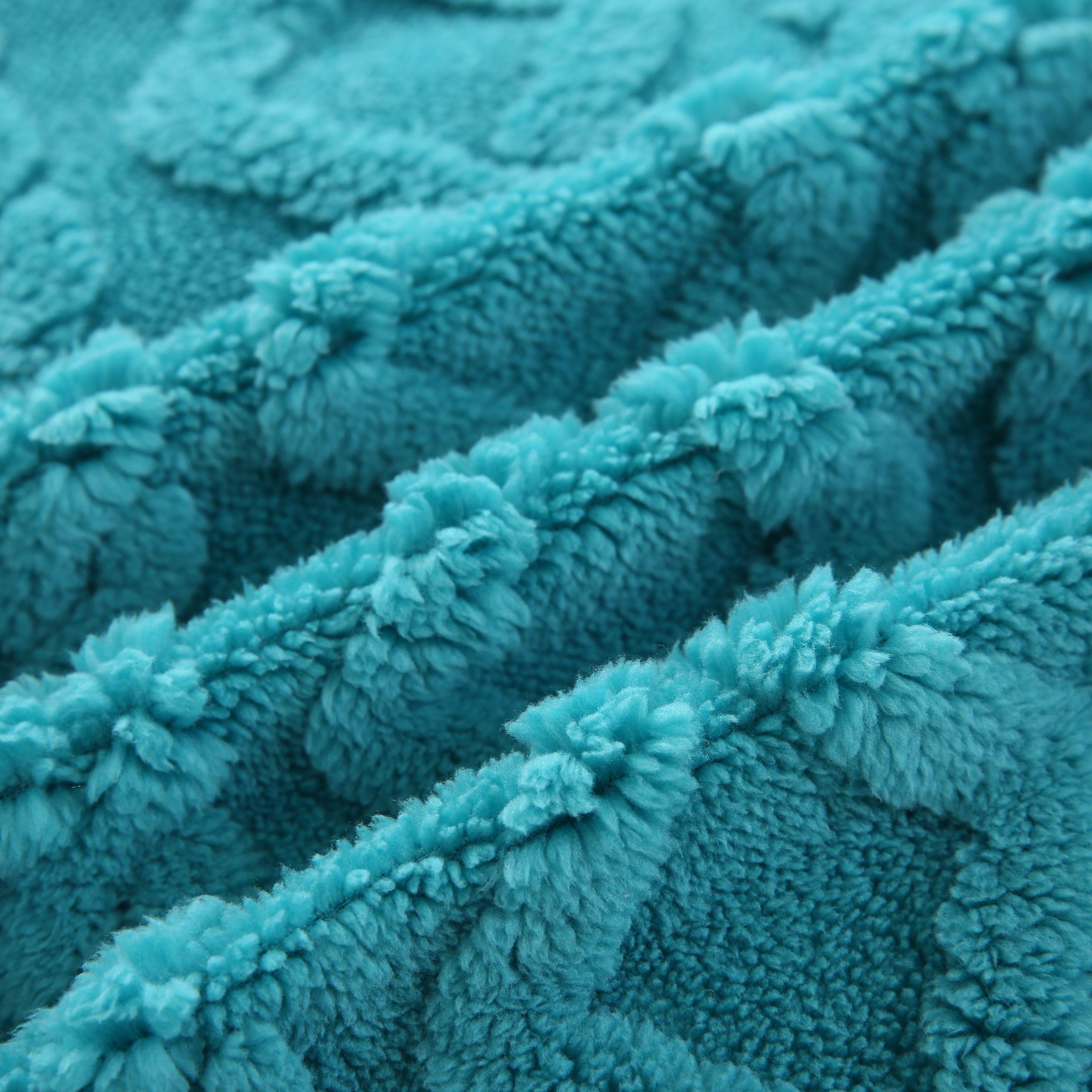 Double-Layer Ultra-Soft Blanket with Wave Pattern for All-Season Comfort