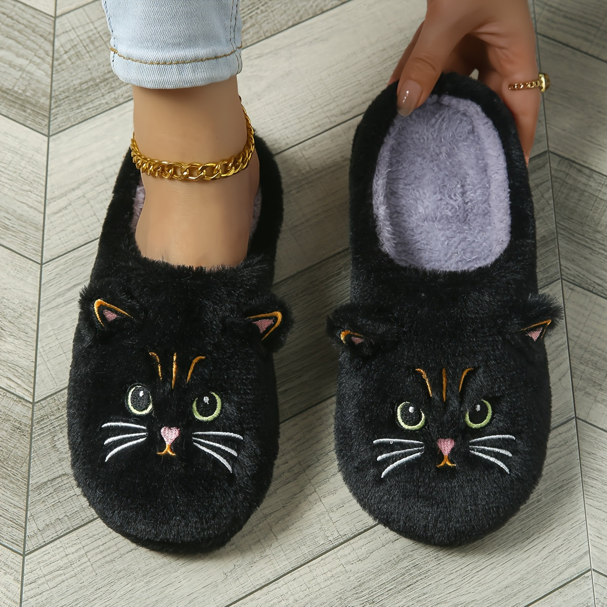 Cartoon Cat Eyes Winter Plush Slippers for Indoor Comfort Soft Sole Fluffy Material