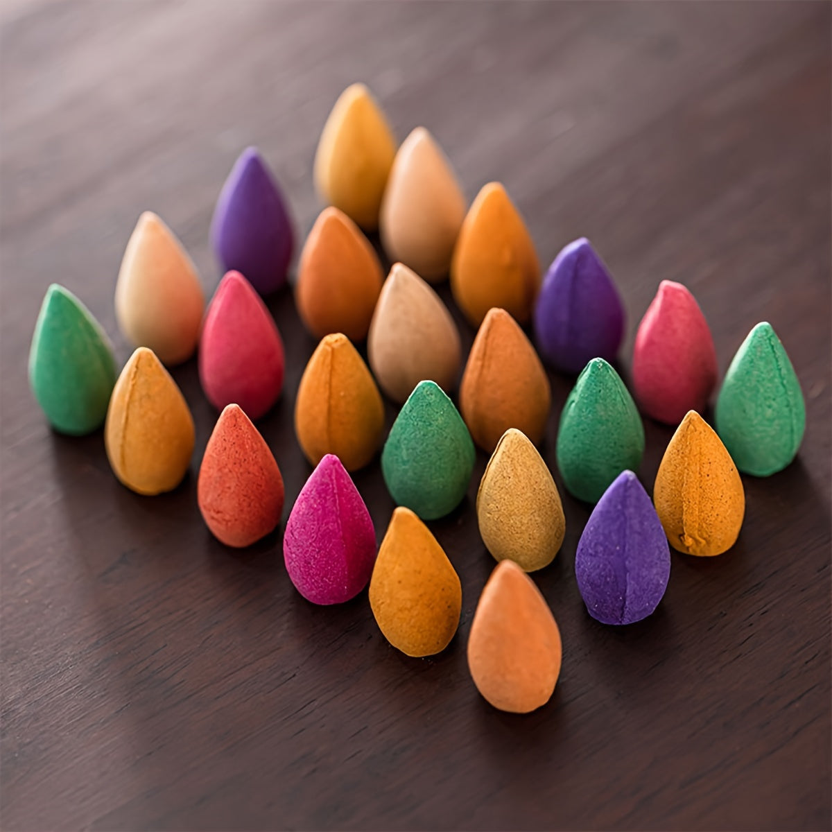 Набор из 60 натуральных конусов благовоний с дымоходом для очищения и расслабления в домашних условиях. Идеально подходит для очищения негативной энергии в доме или офисе во время медитации, йоги или уборки.