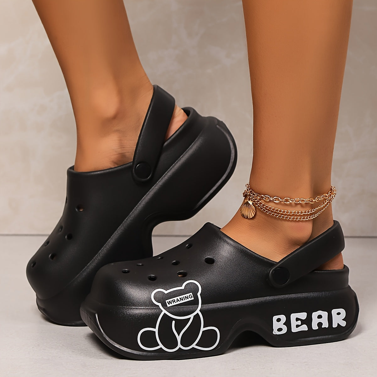 Women's Cartoon Bear EVA Clogs Comfortable Lightweight Non-Slip Beach Sandals