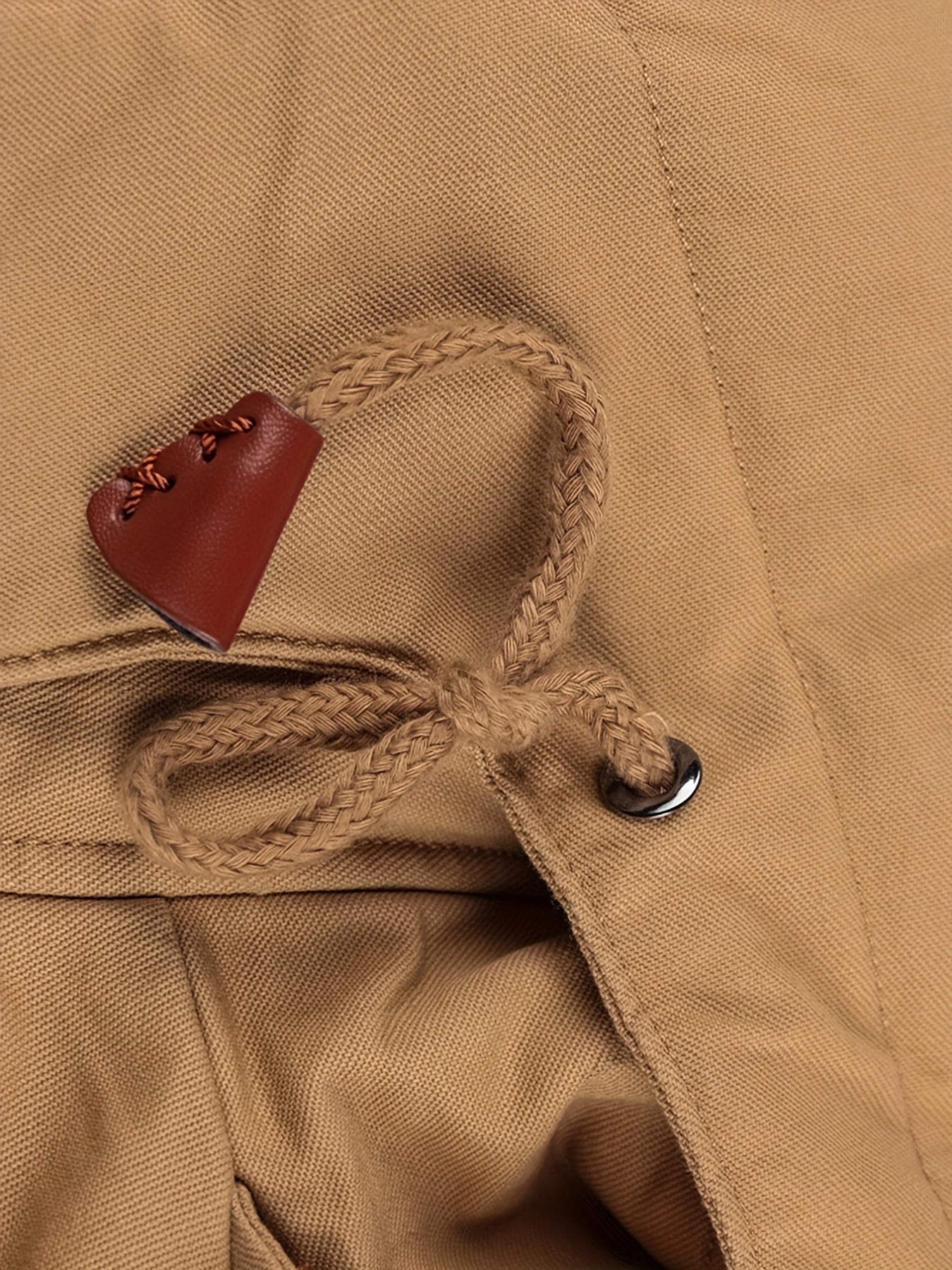 Kishilar uchun kuz va qish mavsumi uchun tasodifiy fermuarlı kapüşonli palto, iliq fliysdan tayyorlangan va bir nechta cho'ntaklari mavjud.