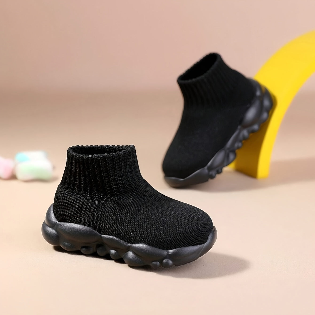 Kichkina qizlar uchun nafas oladigan to'qilgan yopiladigan poyabzal, yurish va yugurish uchun, barcha mavsumlar uchun