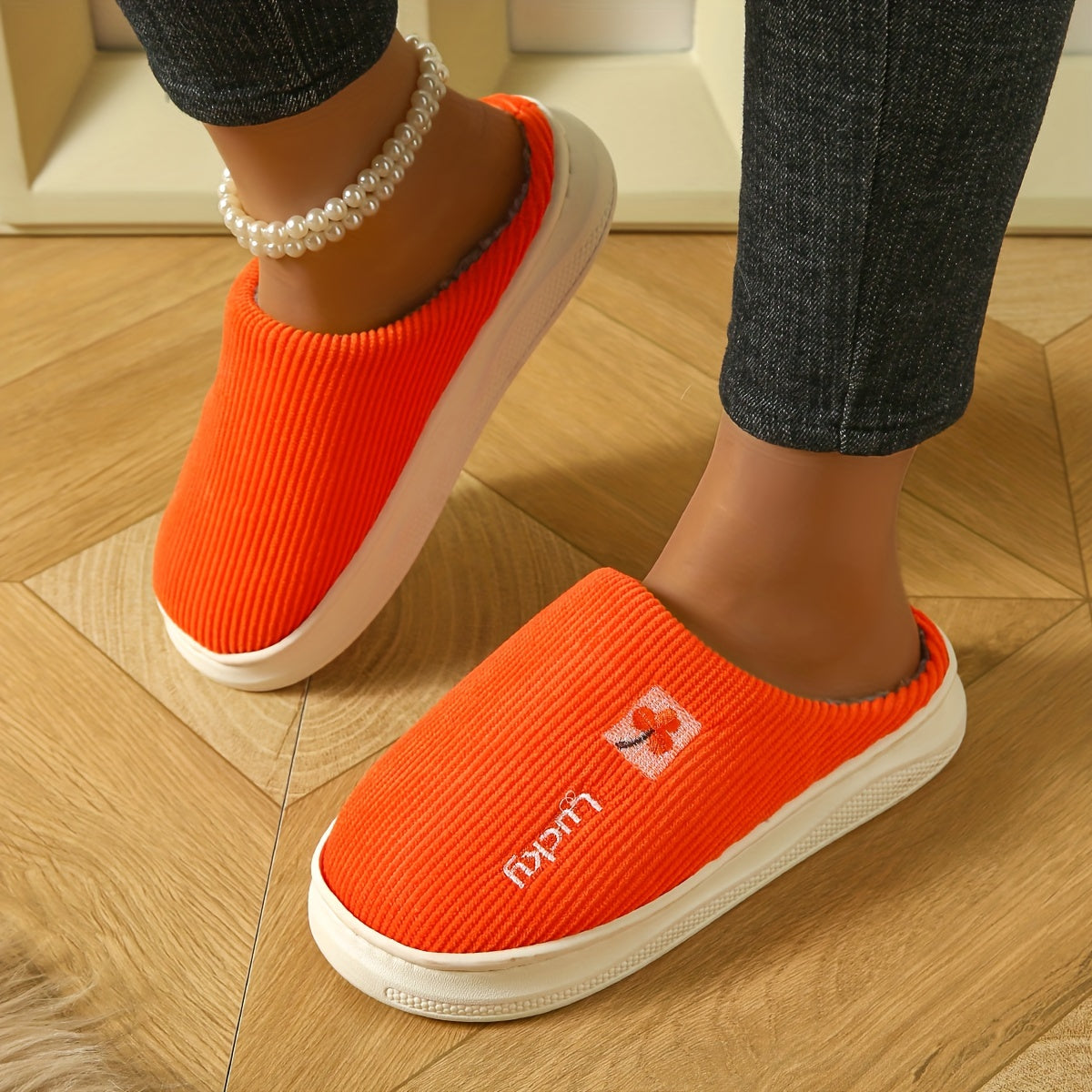 Ayollar uchun plüsh mo'rtli ichki chanoq, issiq qish yotoq xonasi poyabzali