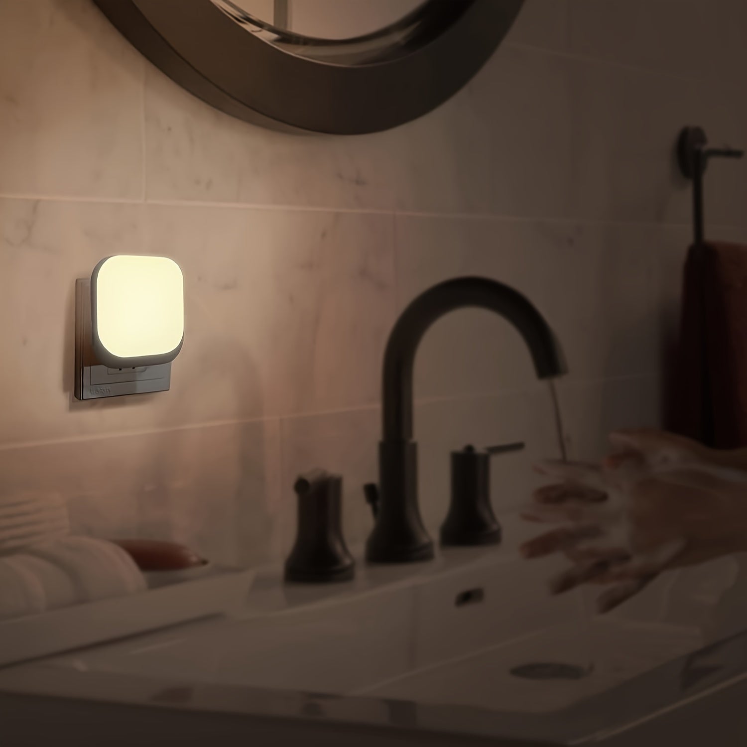 Plug-In Night Light with Dusk to Dawn Sensor and Three-Level Brightness for Bedroom Hallway Kitchen Bathroom