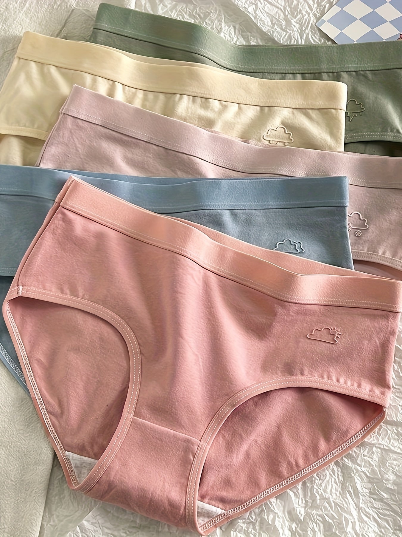 5 Pack Women's Seamless Breathable Cotton Briefs for Comfort and Everyday Wear