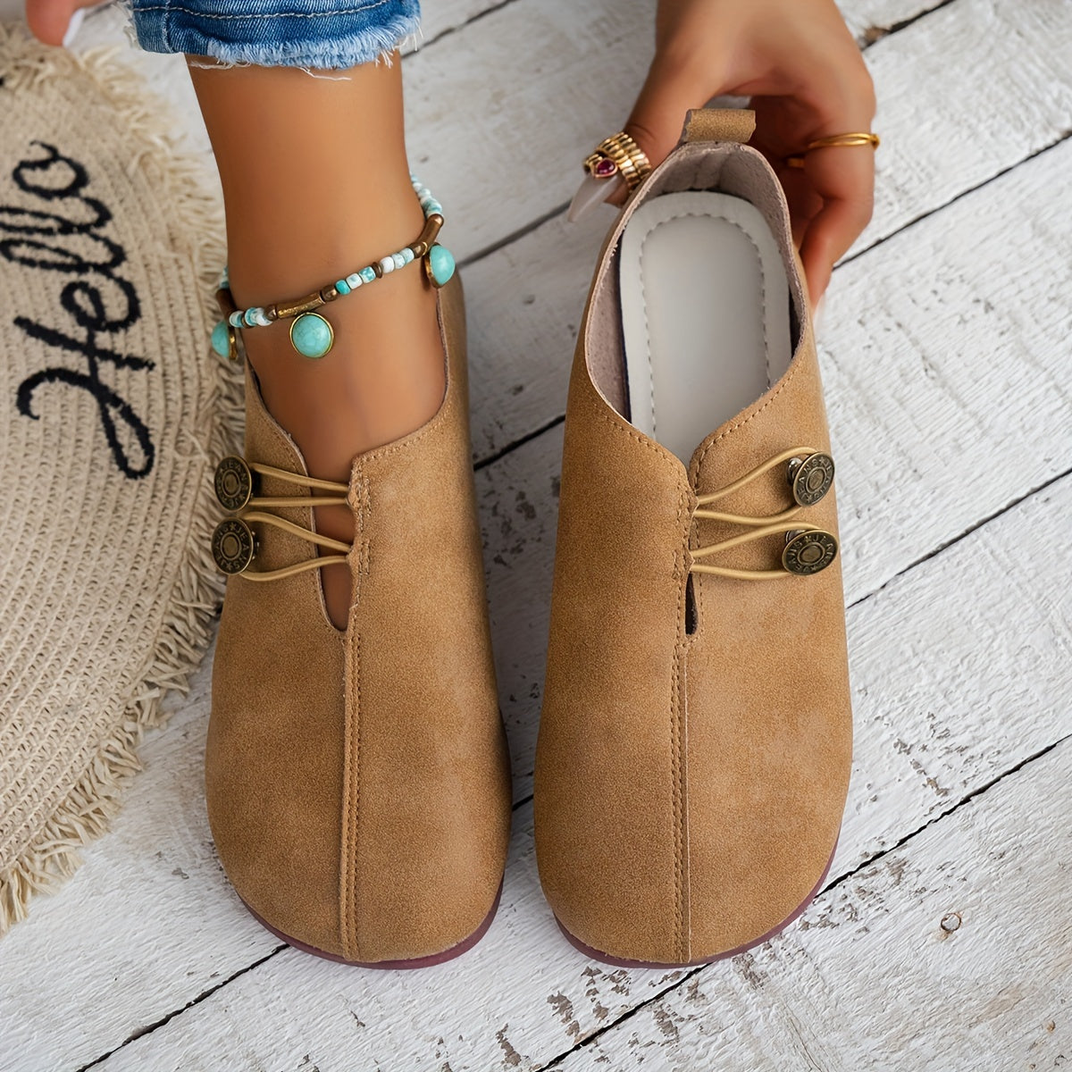 Ayollar uchun Slip-On balet tuflisi, bezakli tugmachalar bilan nafas oladigan ichki qismi