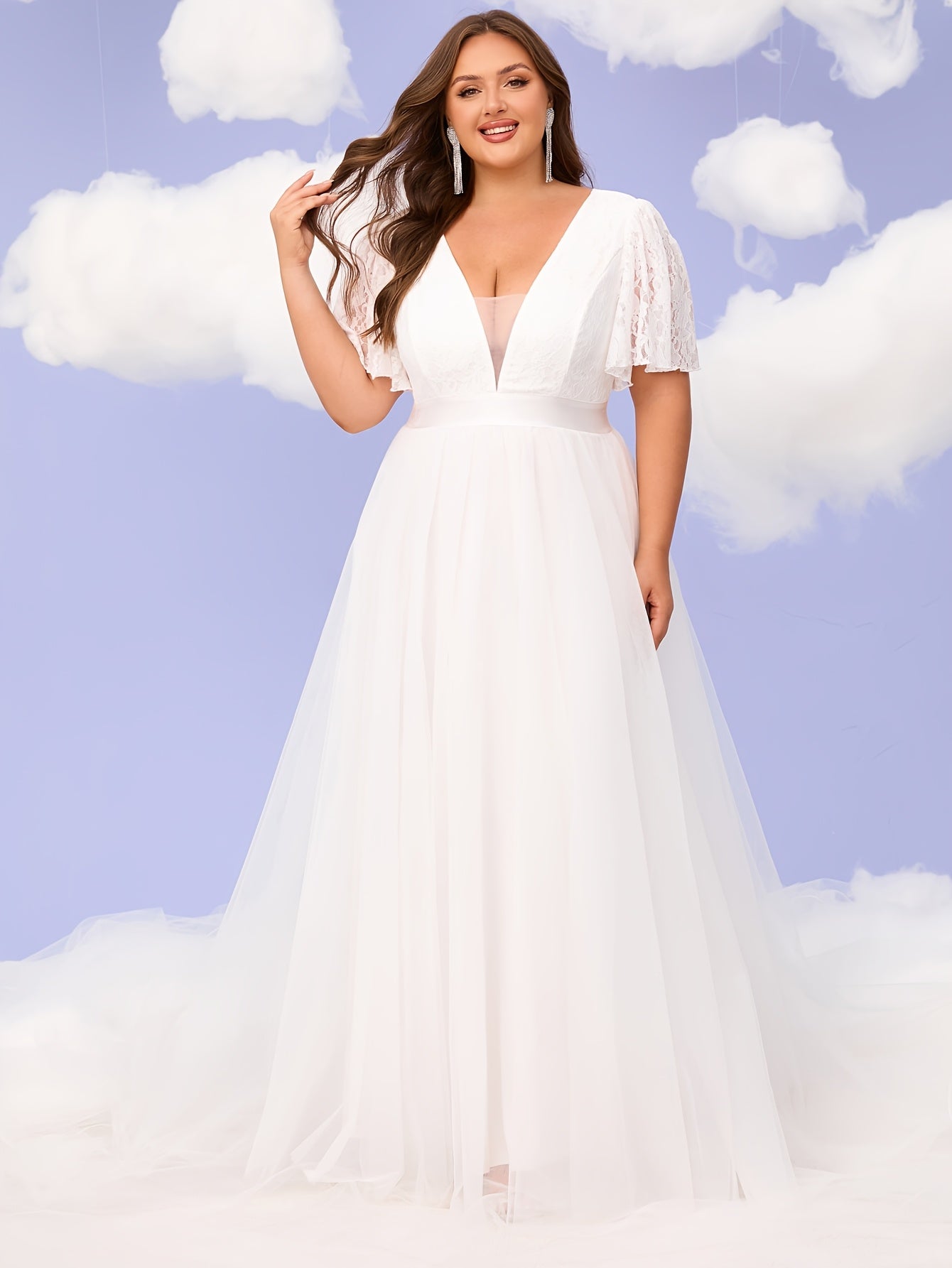 Plus Size Black V-Neck Maxi Dress with Short Sleeves and Lace for Formal Events