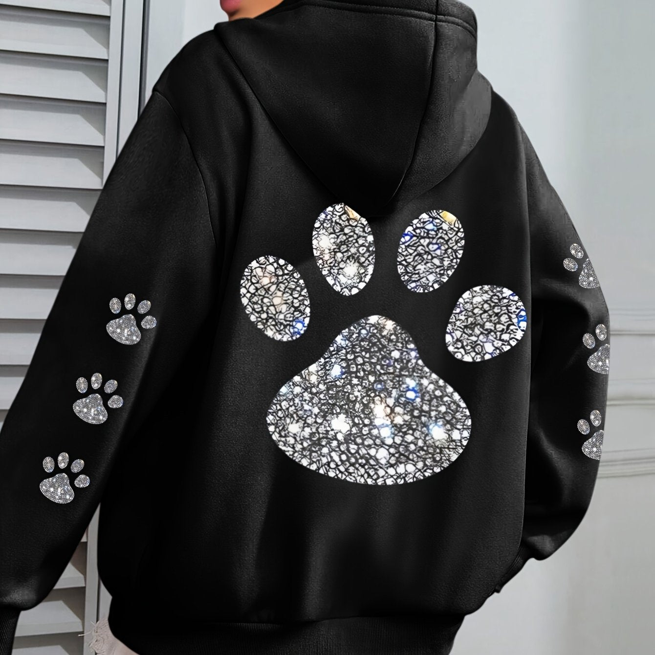 Ayollar uchun kattaroq o'lchamli hoodie polyesterli mushuk paw print pullover, cho'ntak bilan