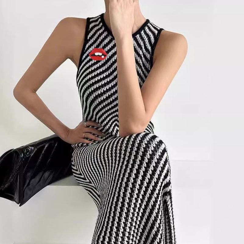 Red Lips Brooch Pin Acrylic Fashion Accessory for Women