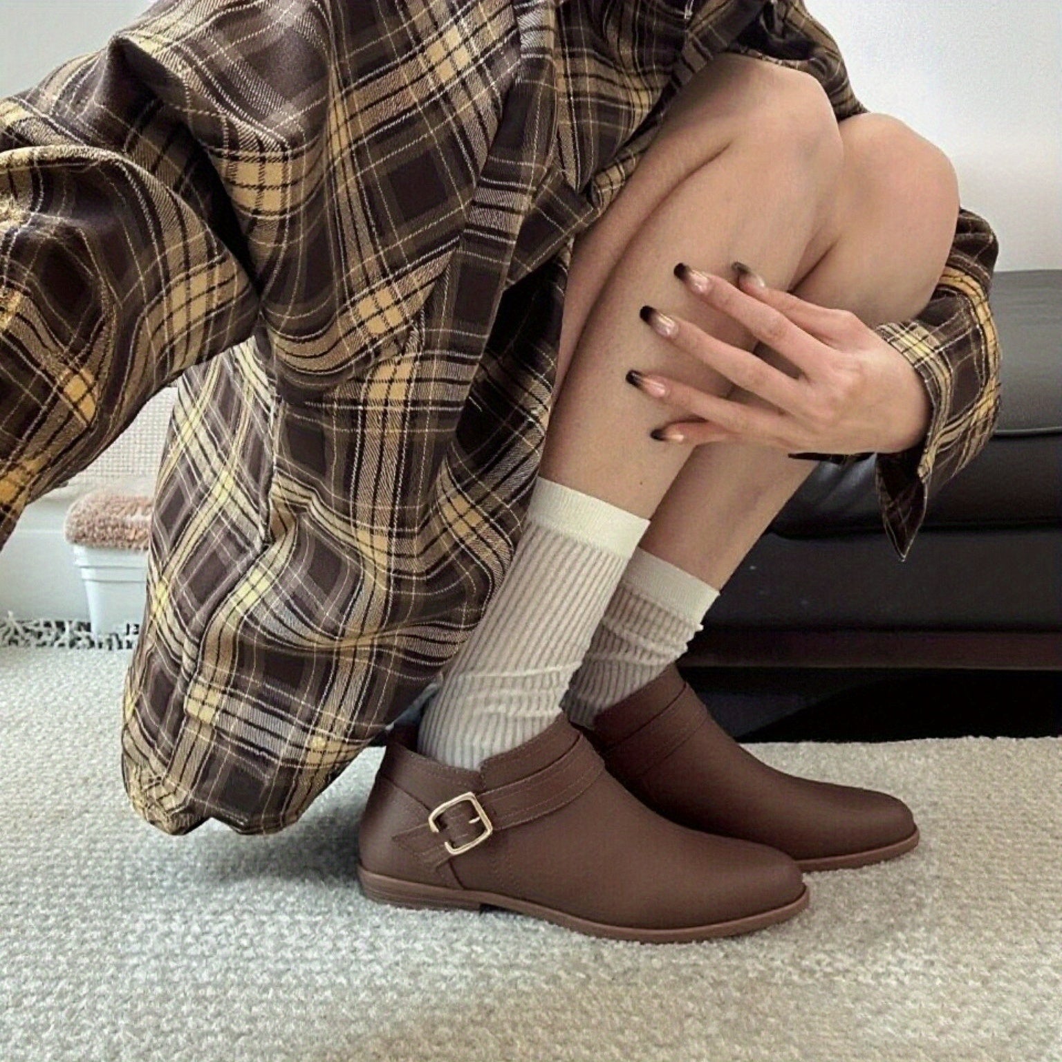 Women's Faux Leather Chunky Low Heel Ankle Boots with Zipper Black