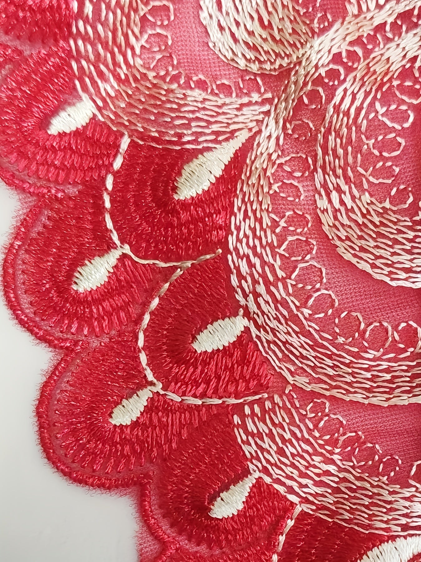 1 шт. Сексуальные фиолетовые и золотые стринги с вышивкой в виде бабочки - Элегантные кружевные трусики с низкой посадкой и бантиком, дышащая полиэстеровая смесь, можно стирать вручную - Романтичное белье