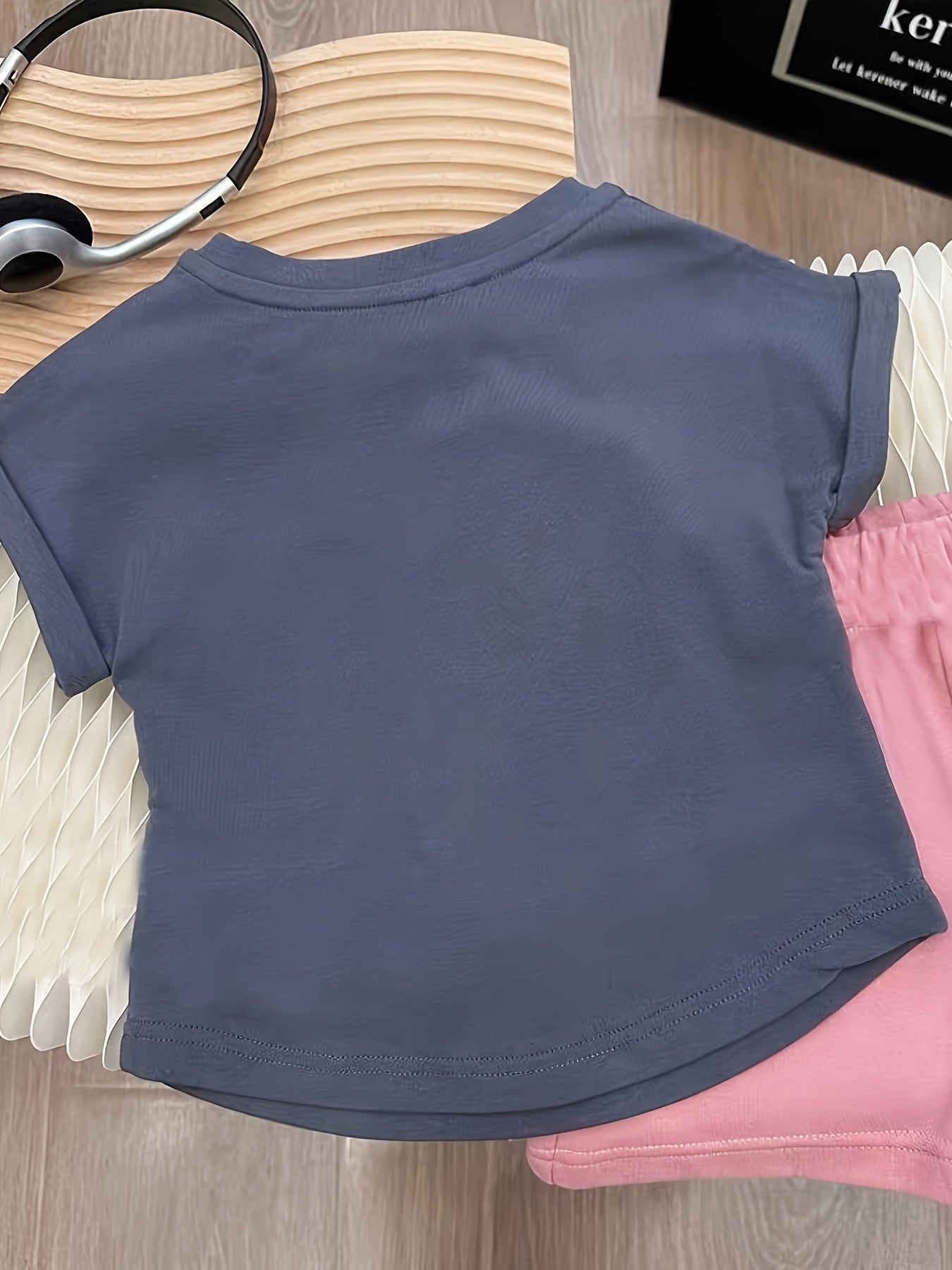 2 dona sport uslubidagi qizlar uchun paxta futbolka va shortikdan iborat ikki qismli to'plam, ochiq havoda tasodifiy kiyim uchun mukammal.